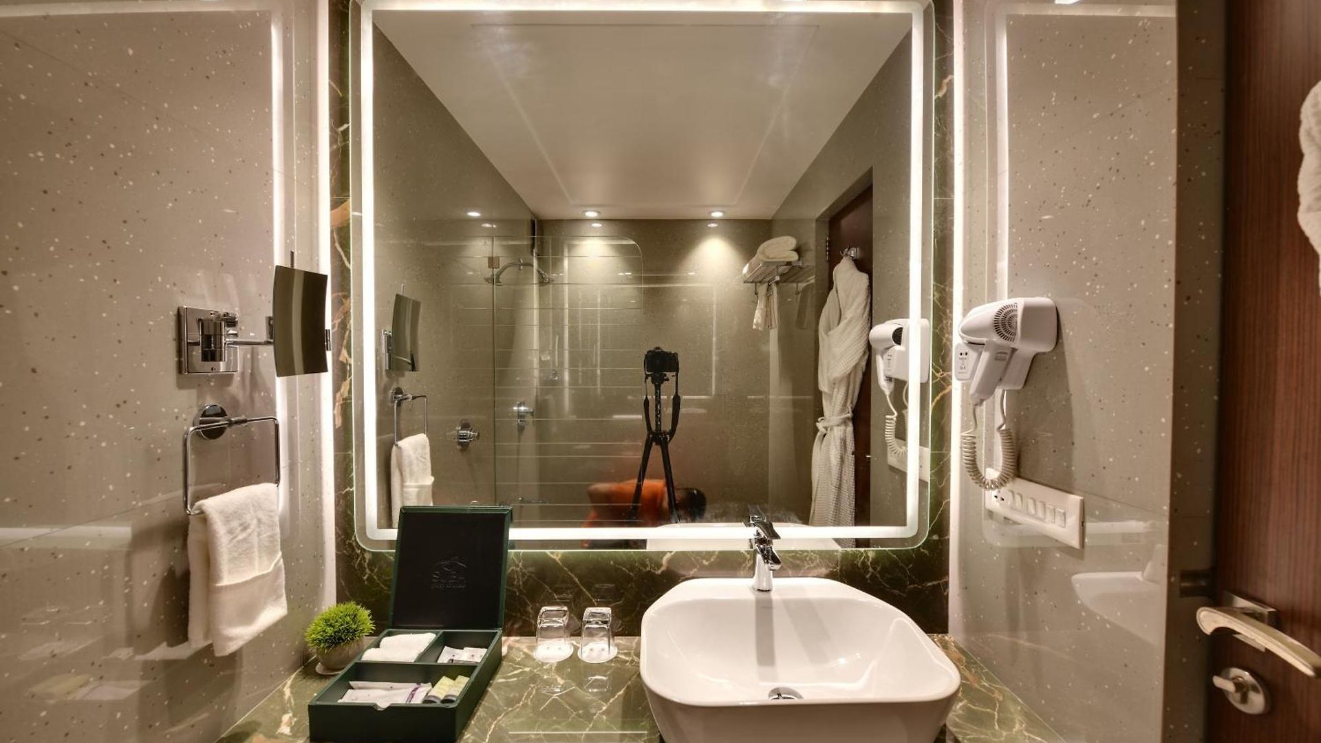 Hotel Suba Palace Near Gateway Of India 4*