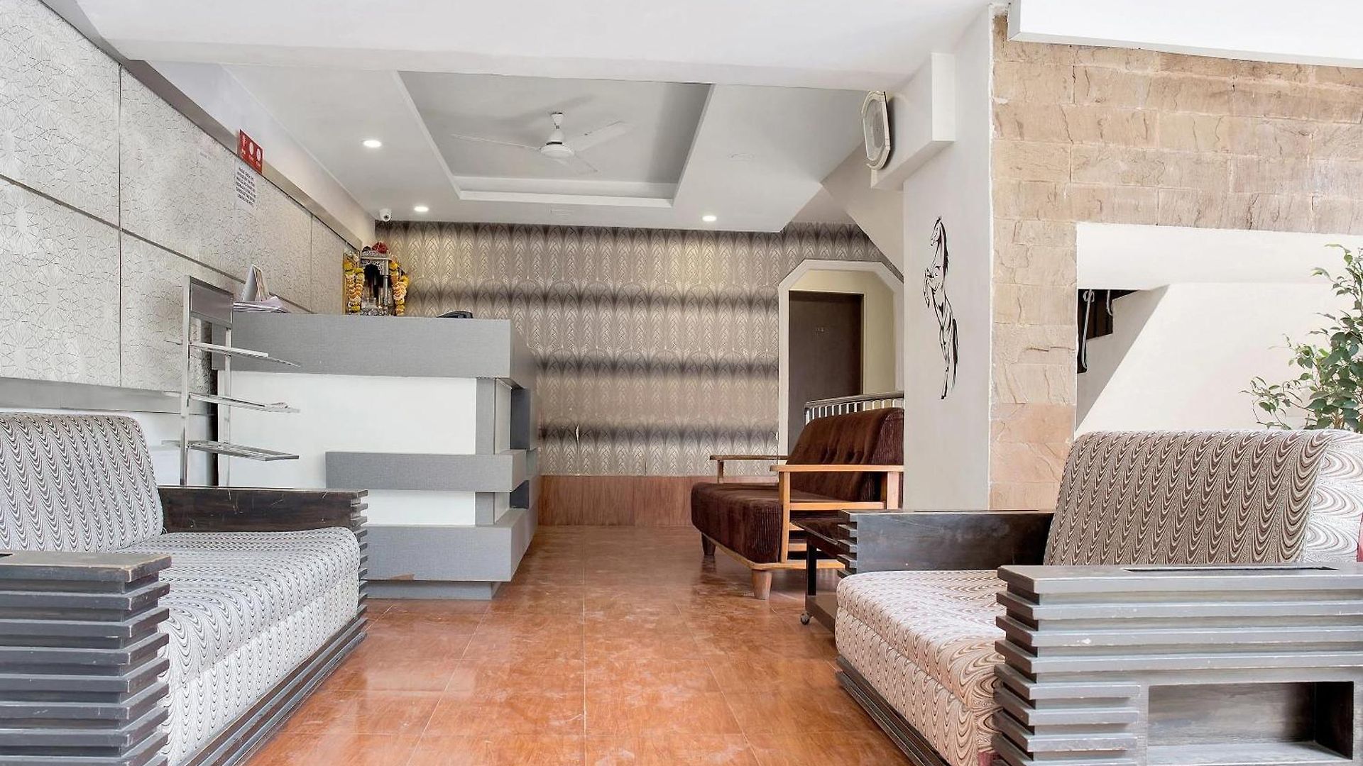 Hotel O Rana Residency Near Western Express Highway Metro Station Hotel