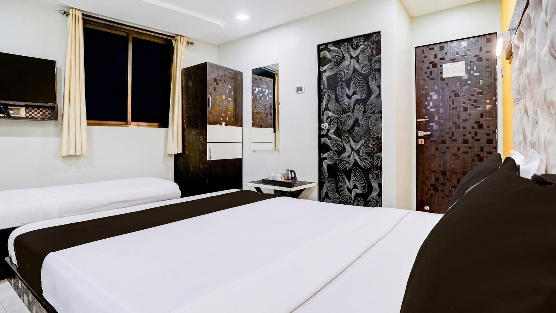 Super Collection O Asalpha Near International Airport Mumbai