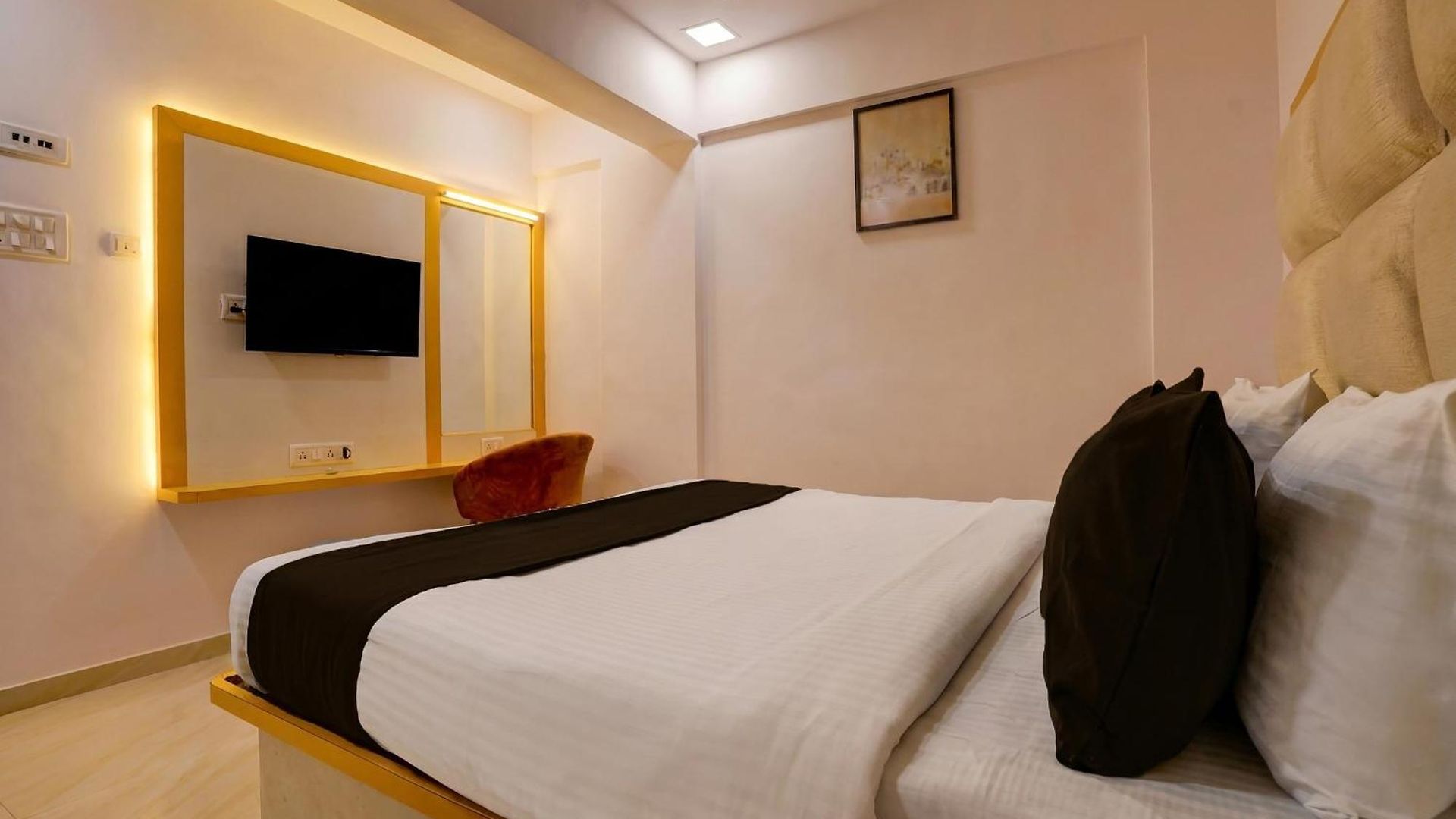 Hotel Collection O Andheri West Near Kokilaben Hospital Mumbai