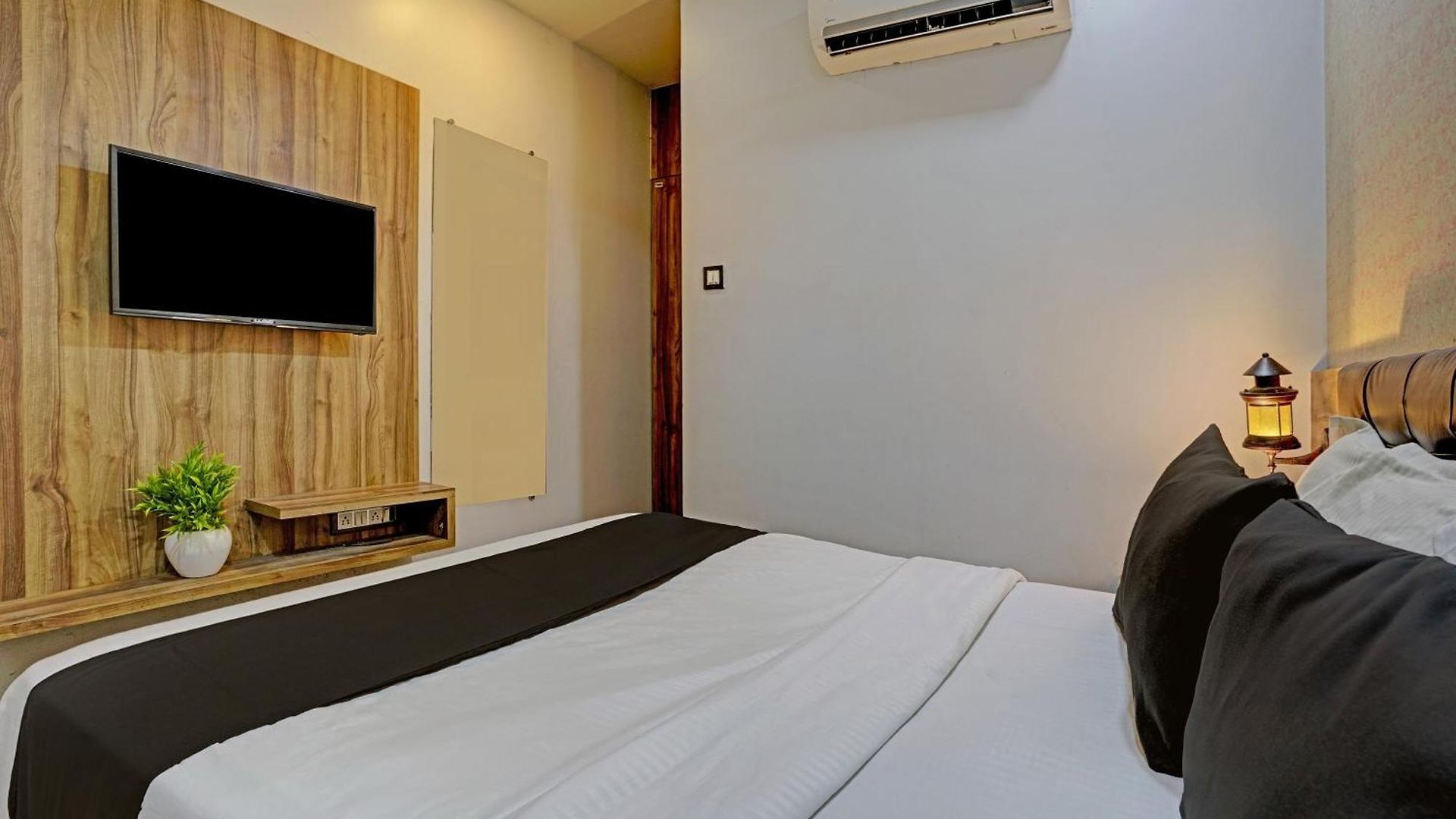 Hotel O Blue Near R Mall Mumbai