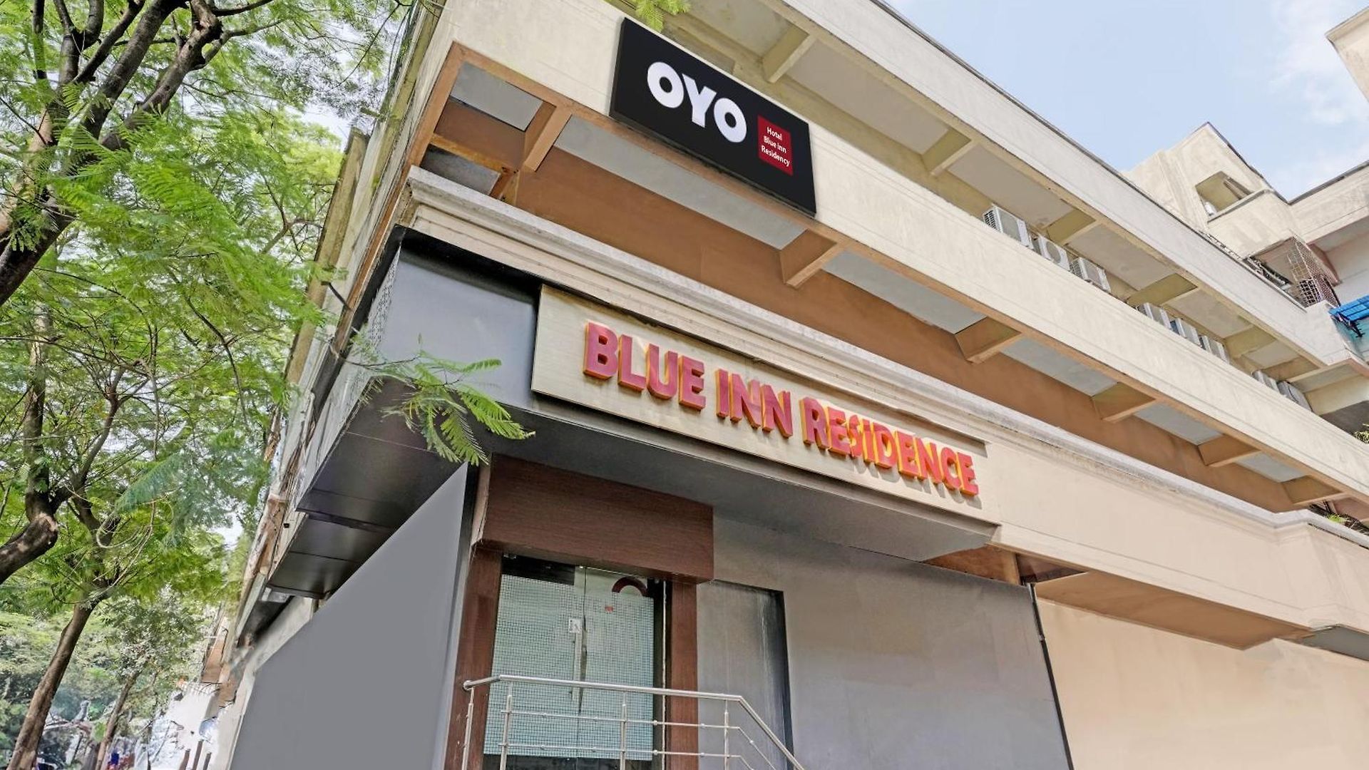O Blue Near R Mall