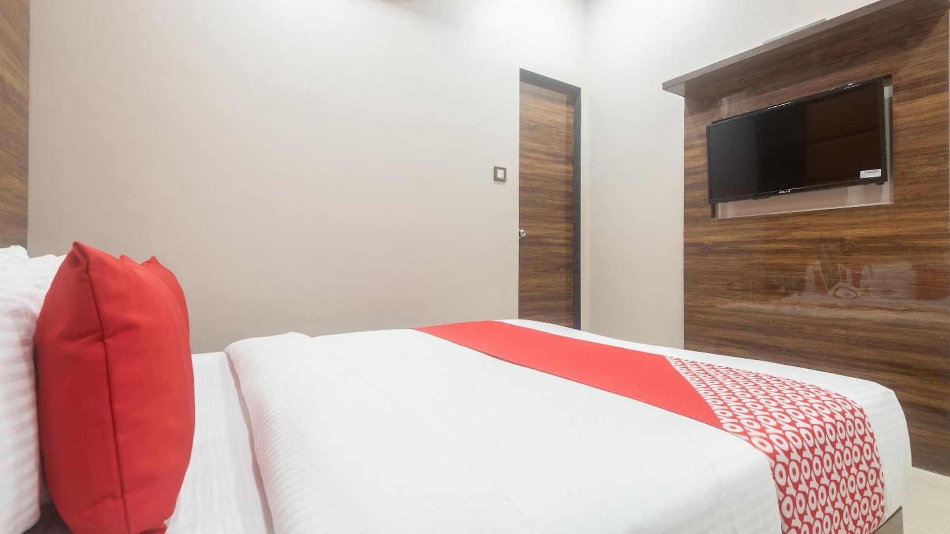 Blue Executive Near Chhatrapati Shivaji International Airport Hotel 3*