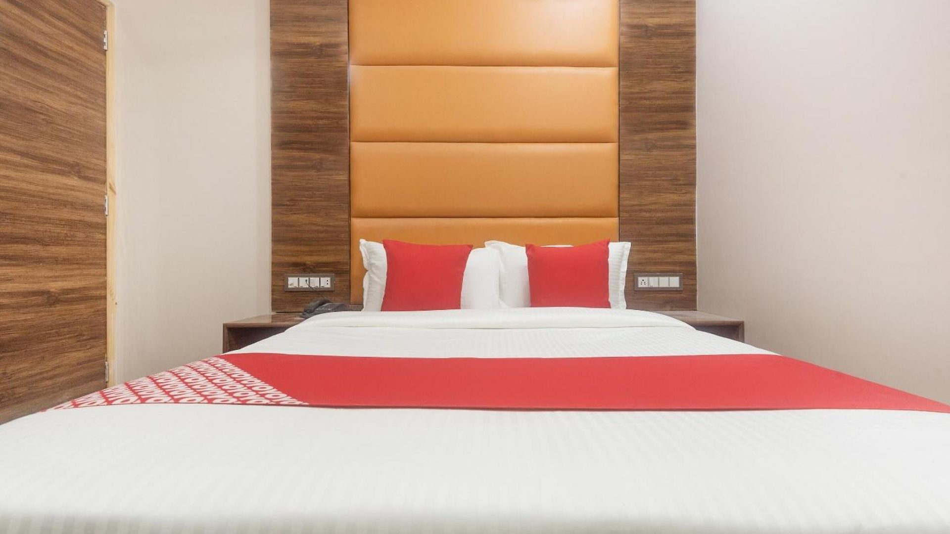Hotel Blue Executive Near Chhatrapati Shivaji International Airport 3*