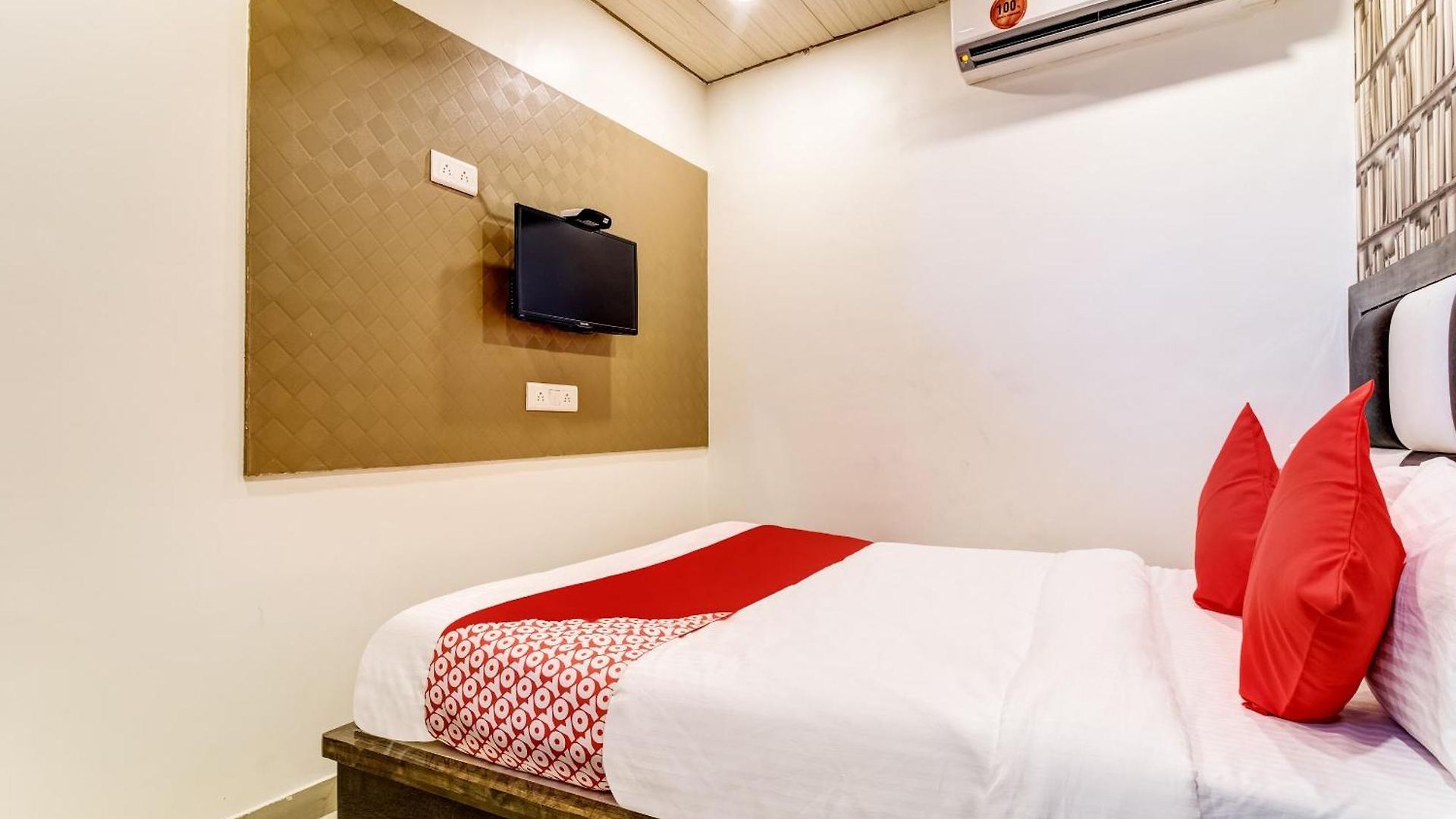 Oyo Flagship Qubic Hotel