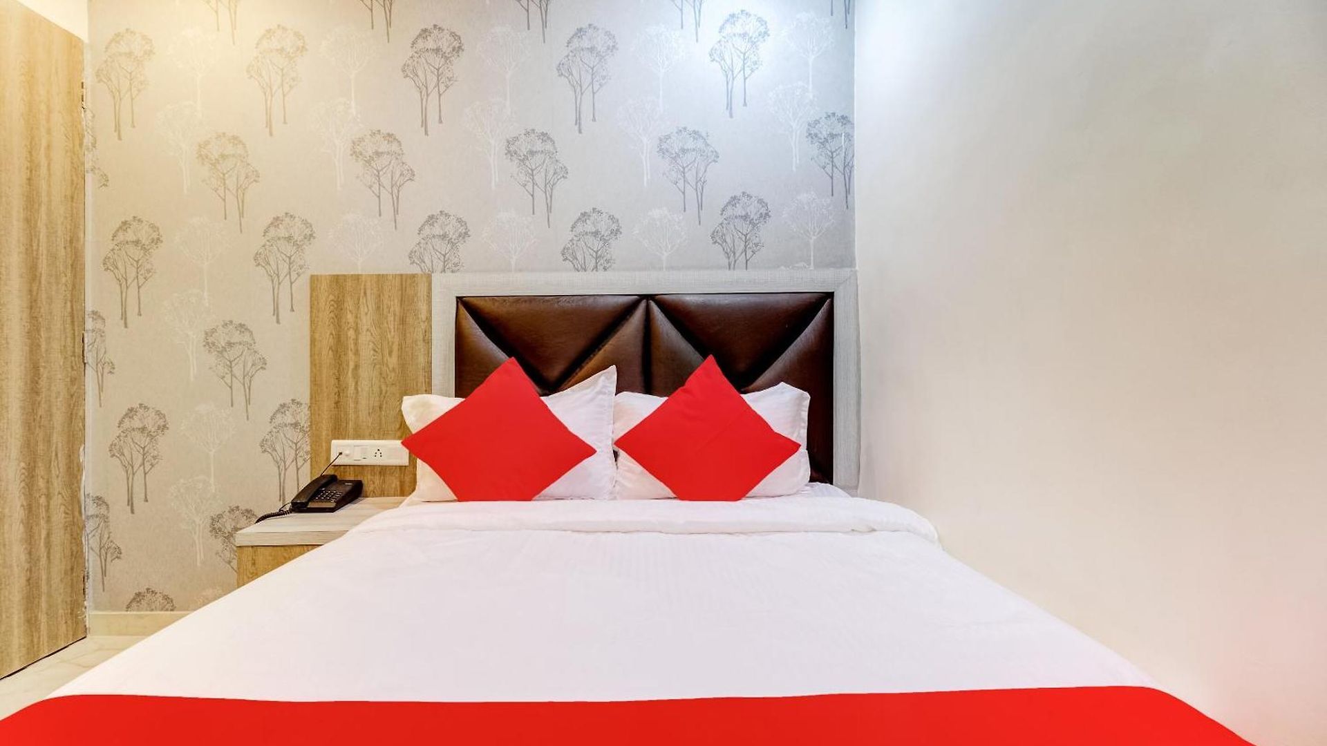 Oyo Flagship Qubic Hotel 4*
