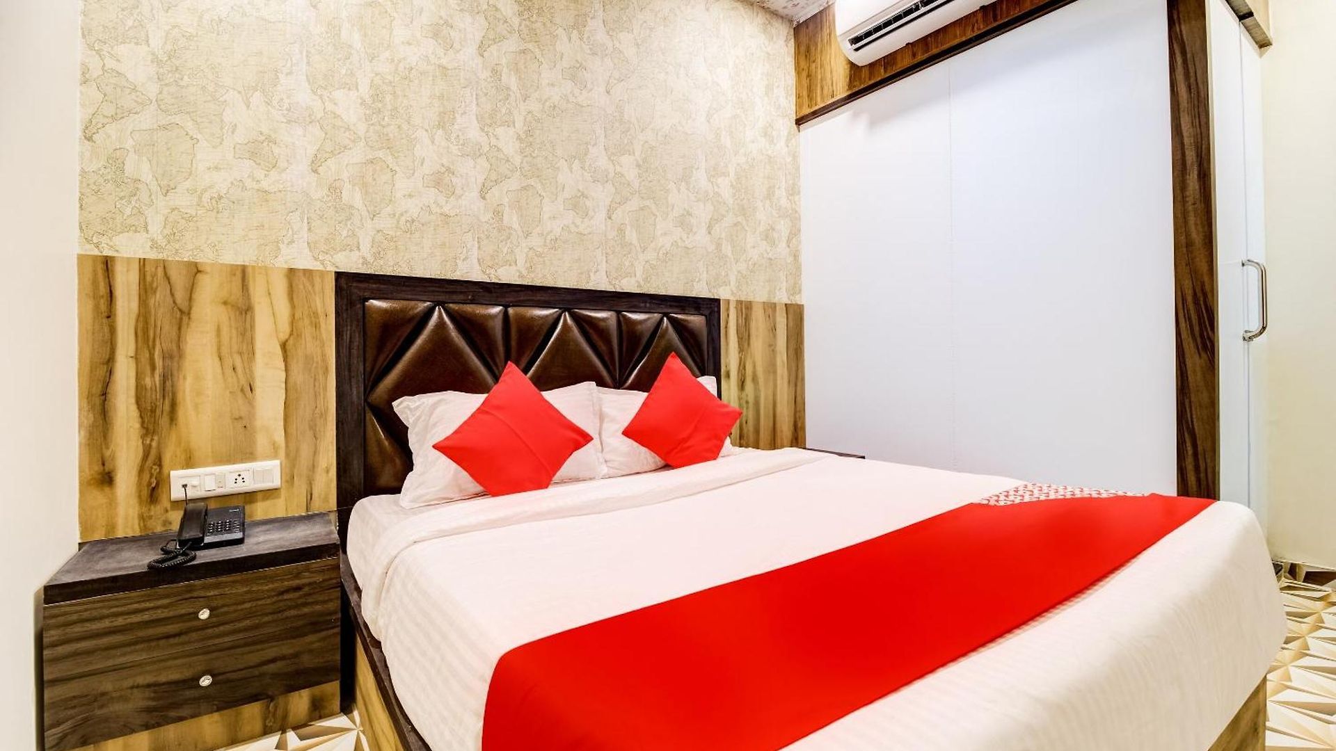 Oyo Flagship Qubic Hotel