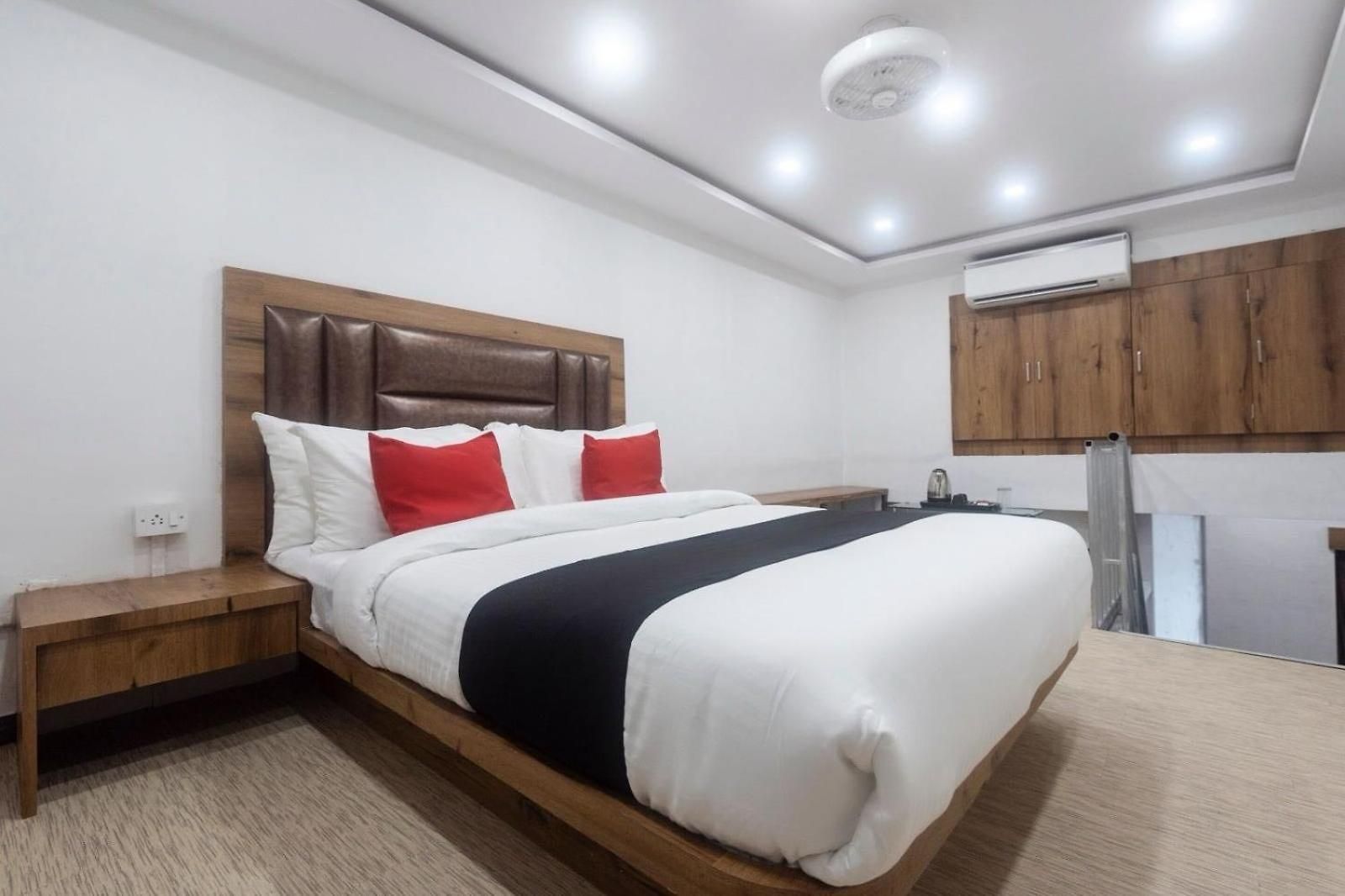 Hotel O Babas Residency