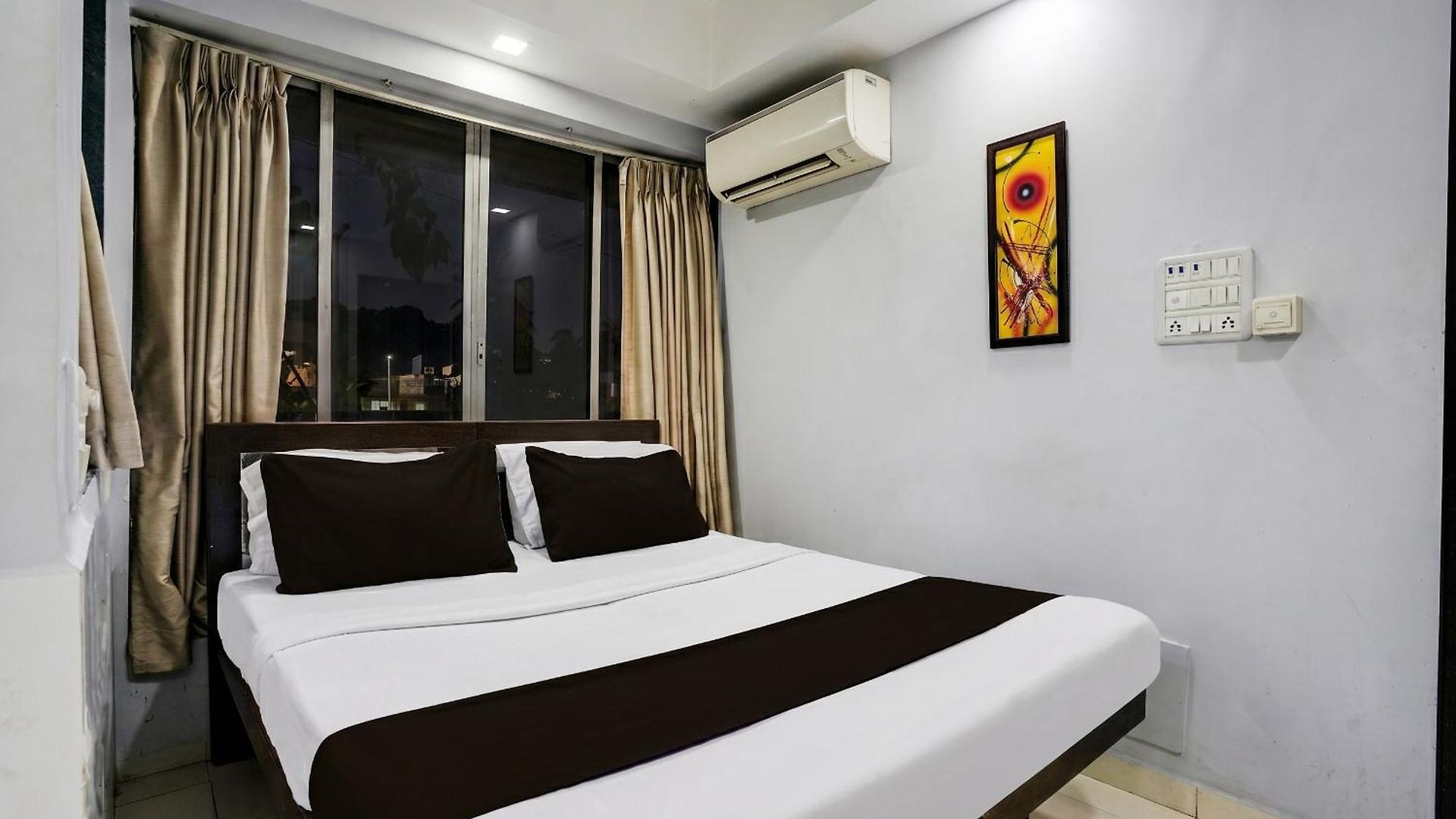 Collection O Andheri Near Airport Formerly We Hotel