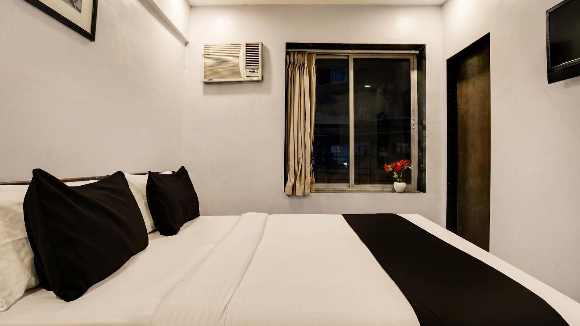Collection O Andheri Near Airport Formerly We Hotel Mumbai