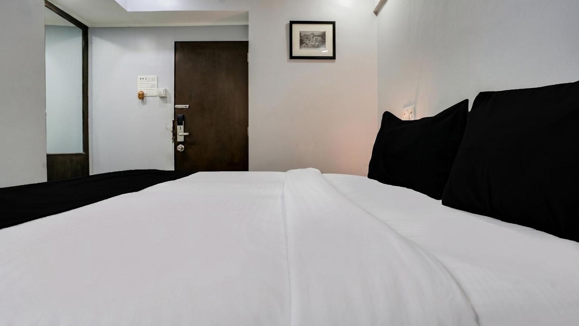 Collection O Andheri Near Airport Formerly We Hotel 4*