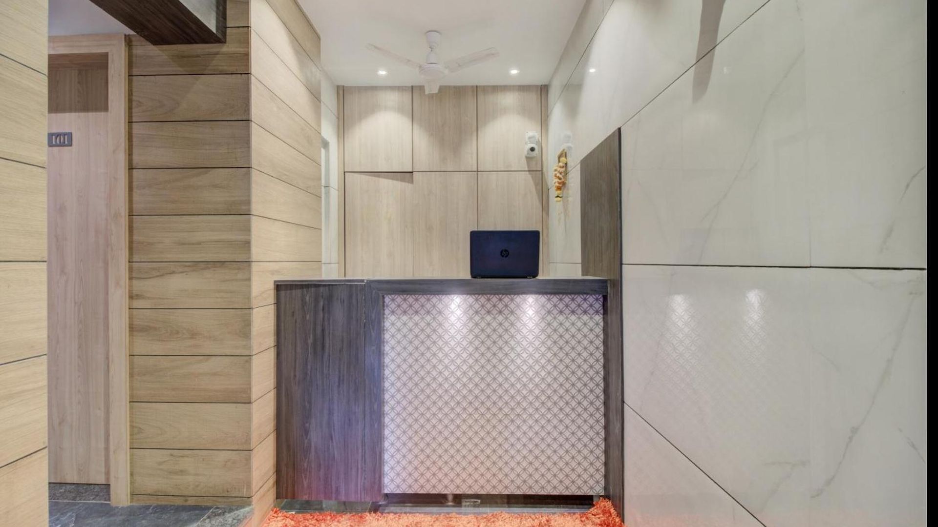 Hotel Spring Residency