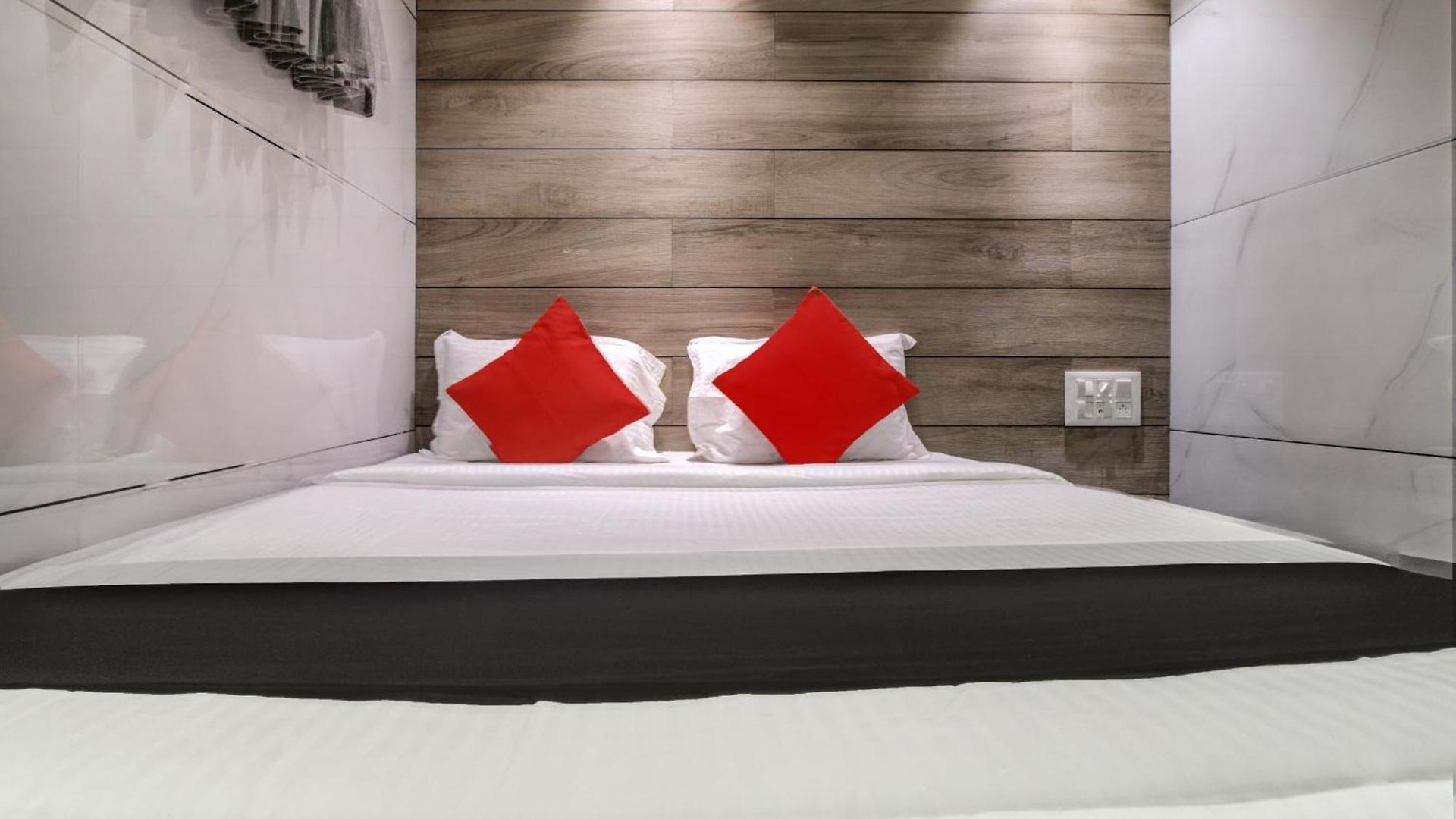 Hotel Spring Residency