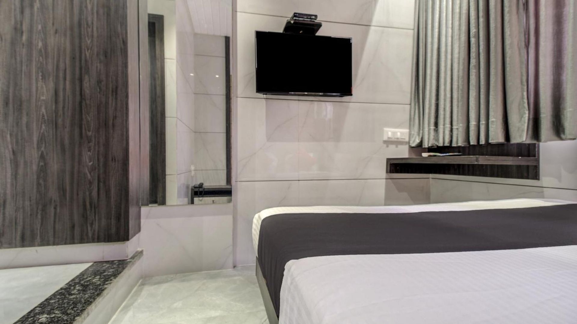 Hotel Spring Residency