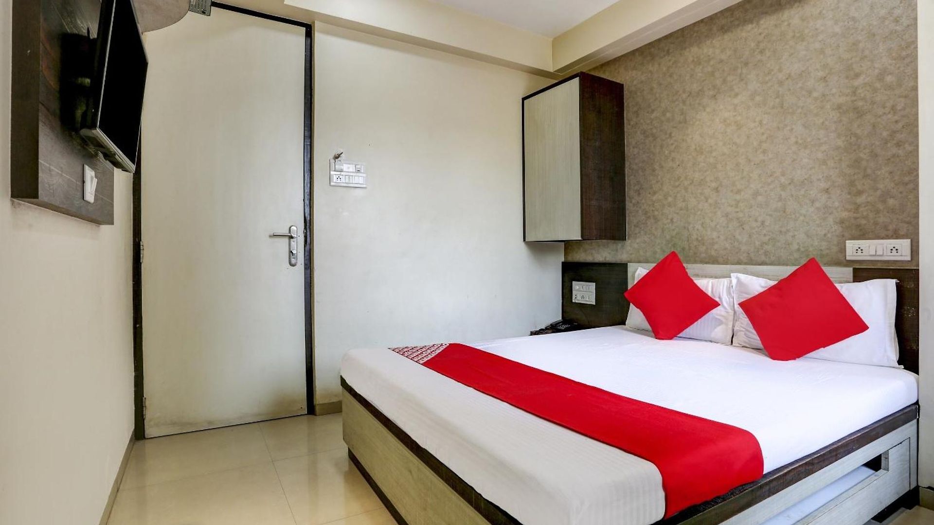 Fabhotel Nishita Hotel 3*
