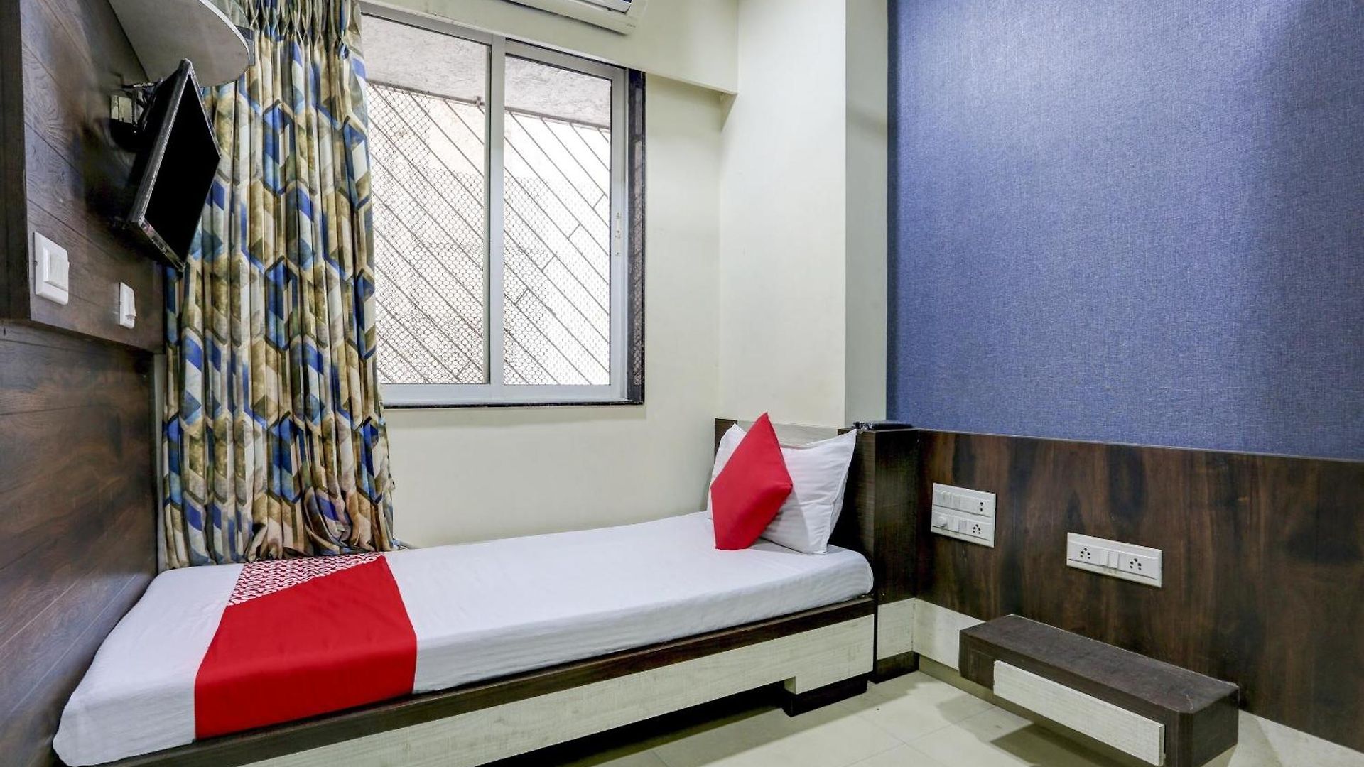 Fabhotel Nishita 3*