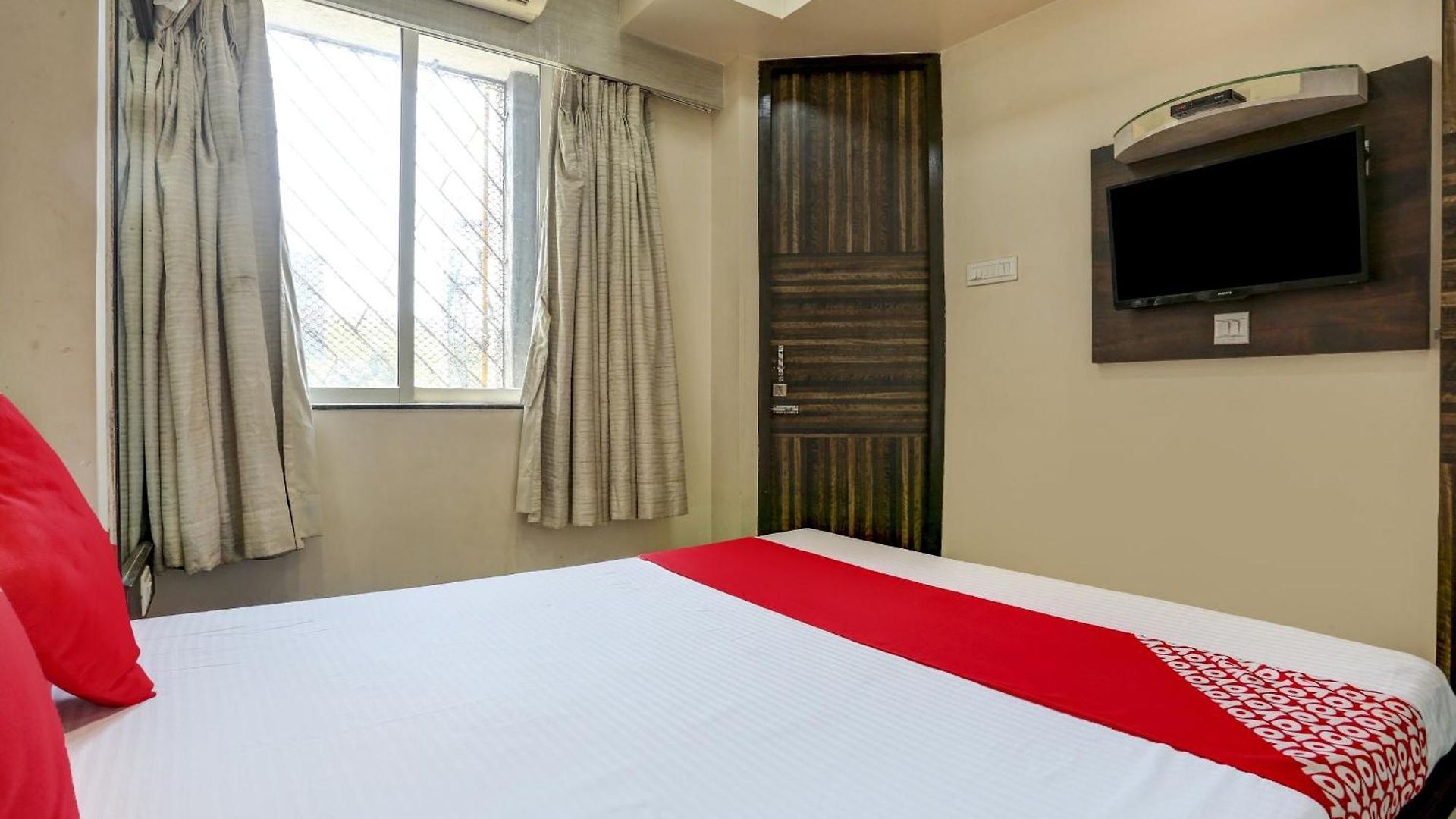 Hotel Fabhotel Nishita 3*