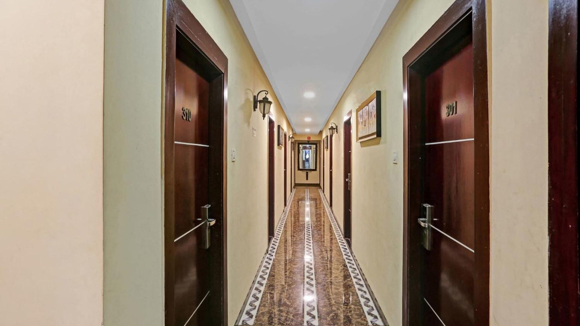 Oyo Executive Hotel