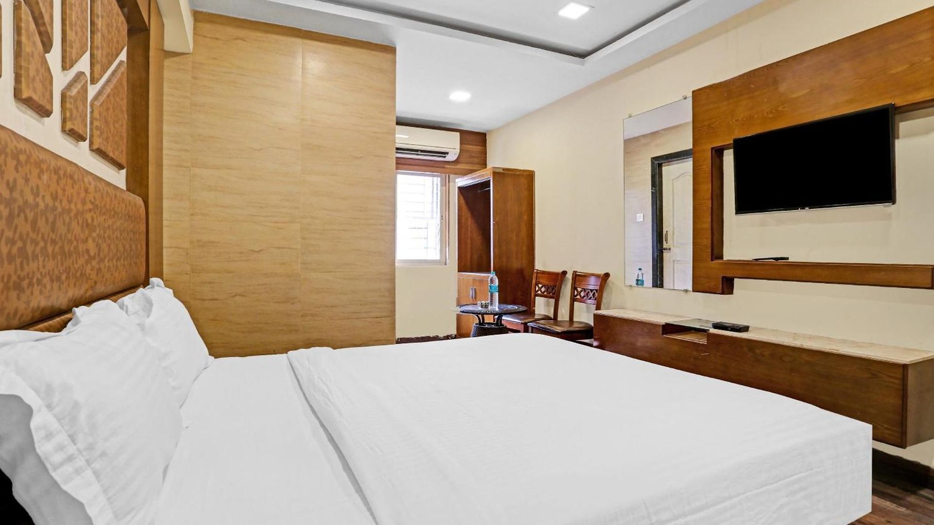 Oyo Executive Hotel