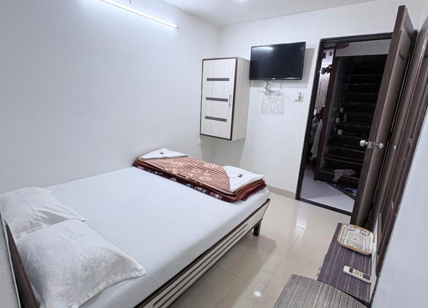 Hotel Broadway Colaba 2*