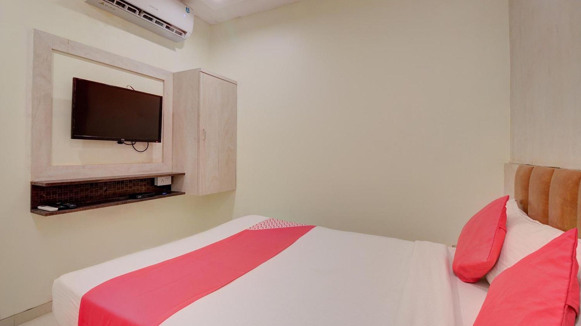 O Royal Orbit Hotel 3*