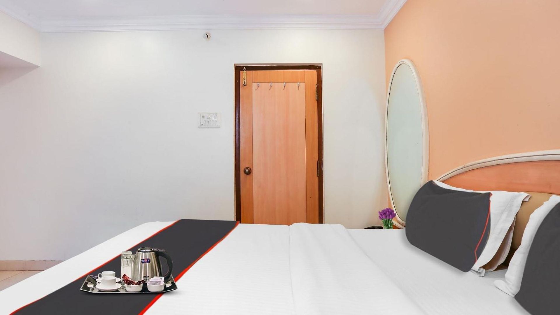 Collection O De Meridian Near Versova Beach Hotel 3*