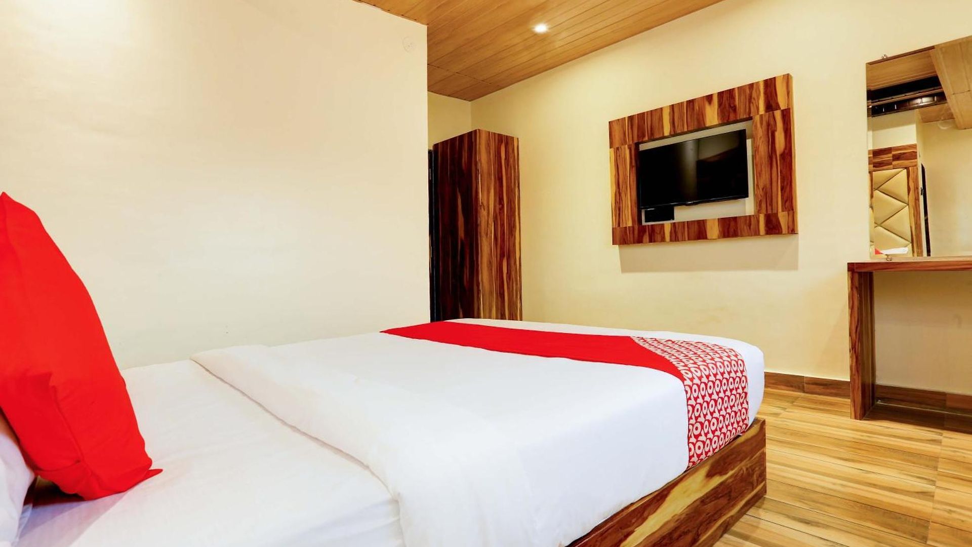 O Plaza Hotel 3*
