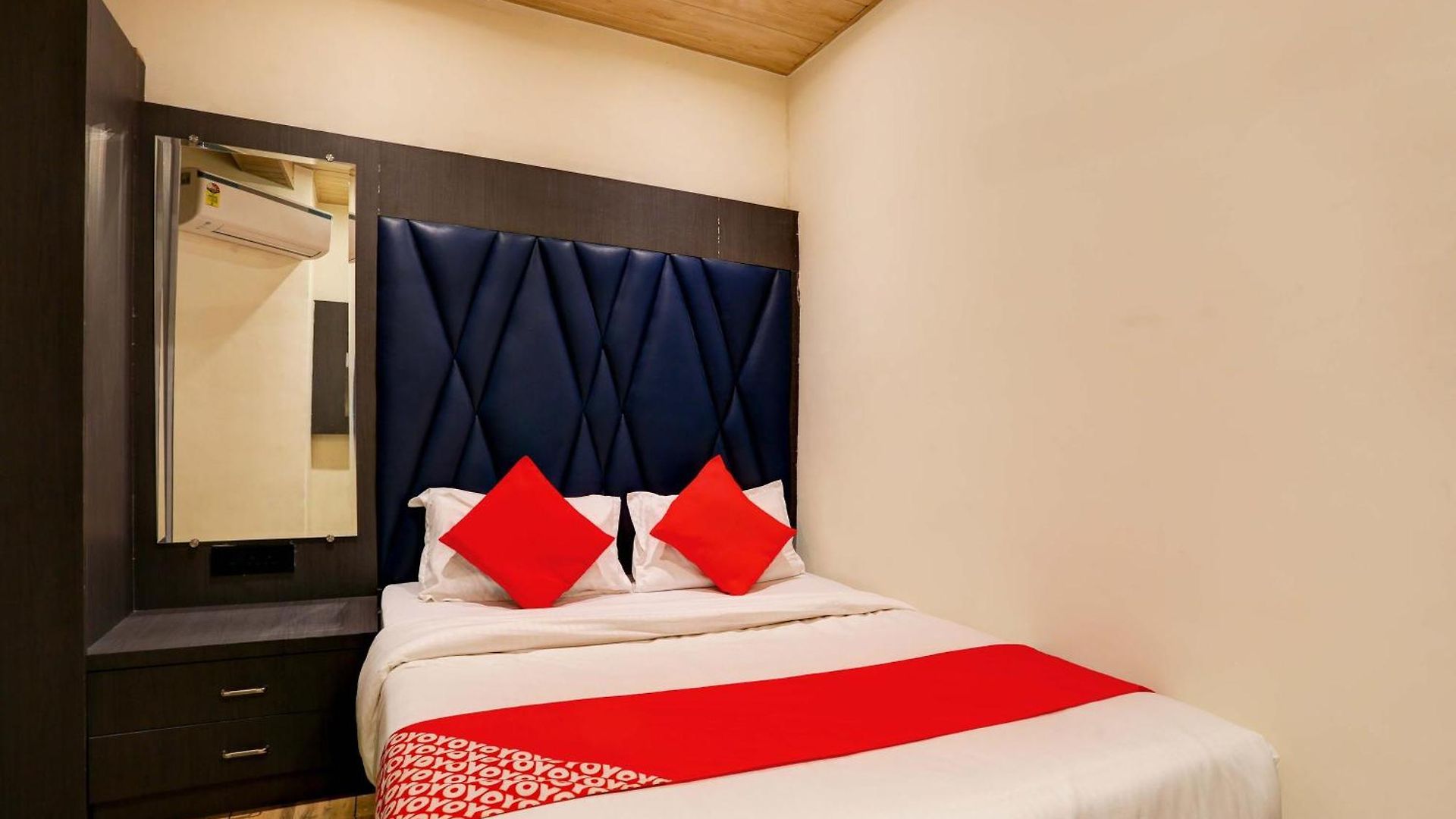 Hotel O Plaza Mumbai