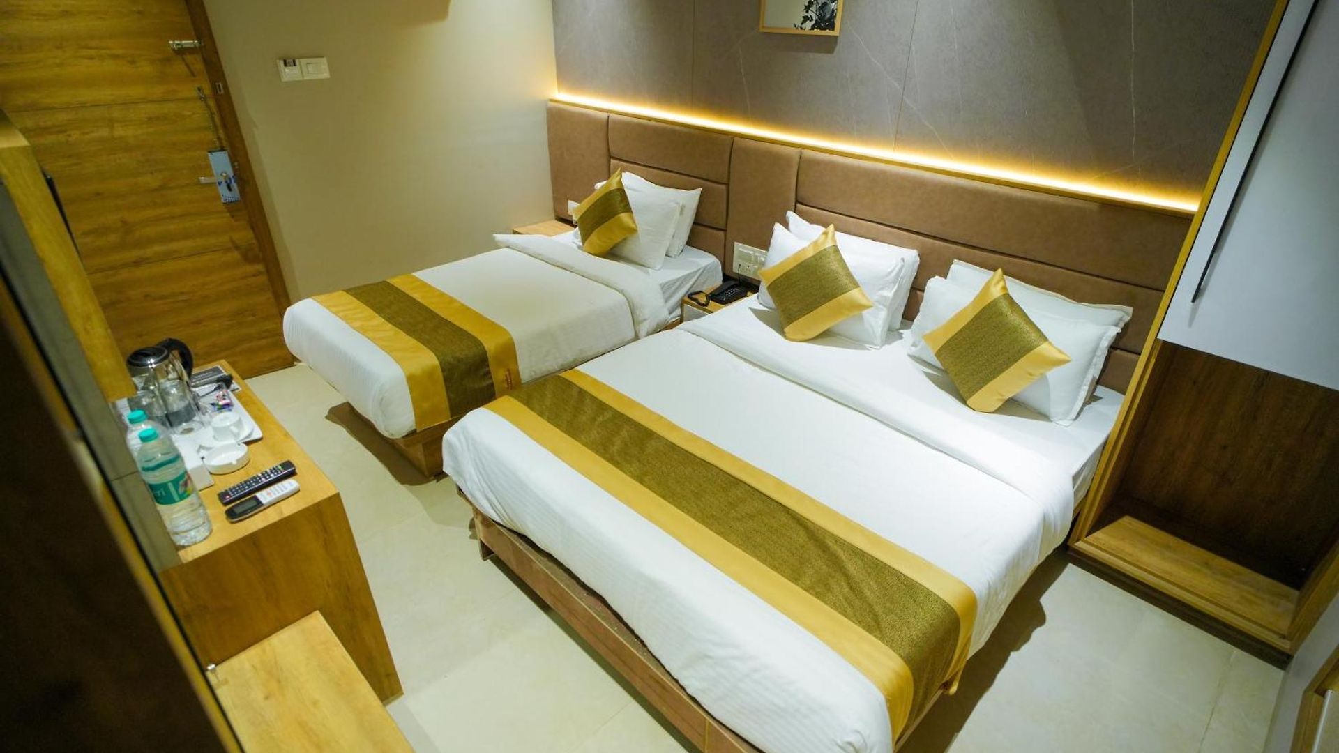 Amber Paramount Hotel 3*