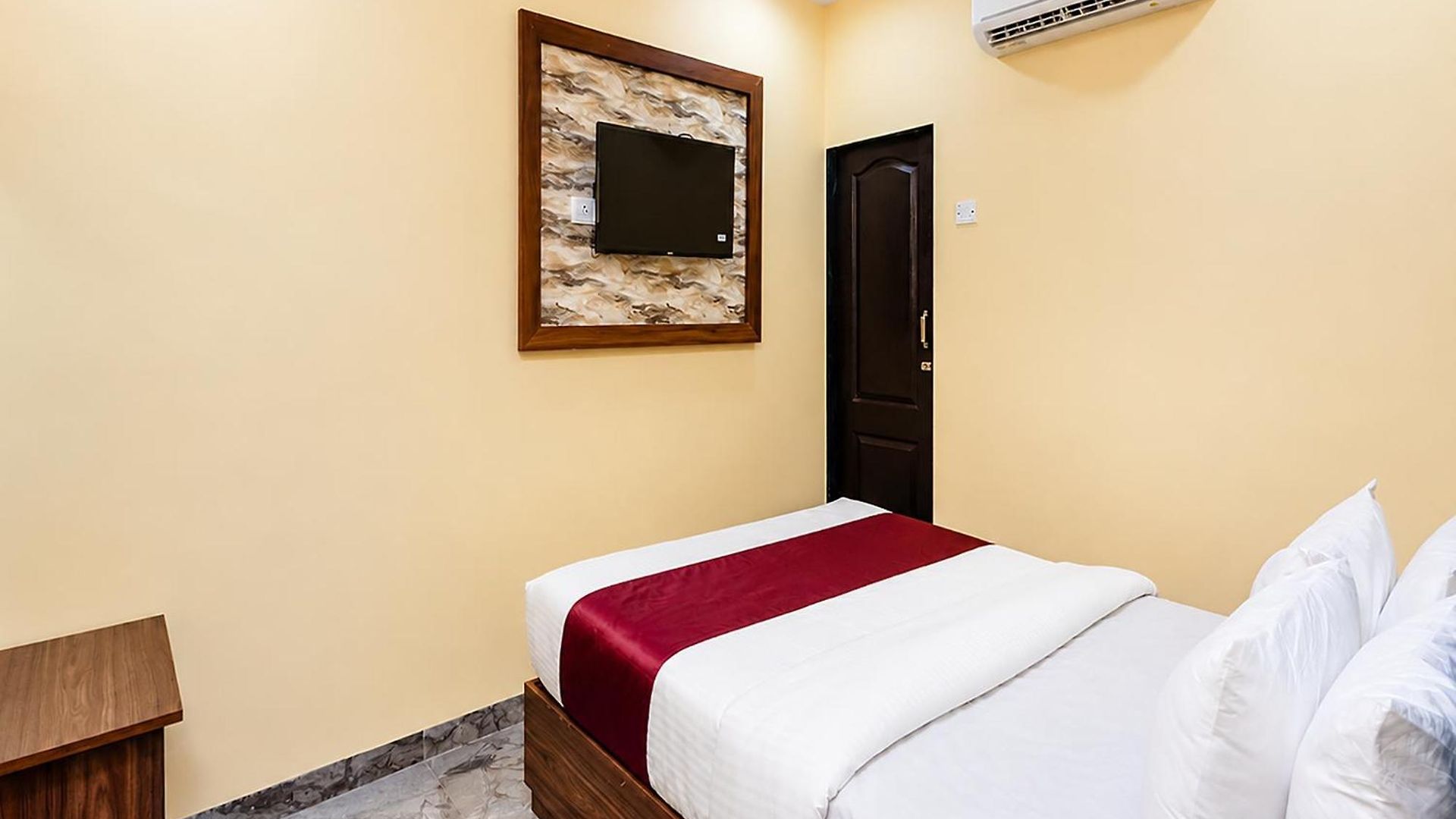 Fabhotel Aai Om Residency