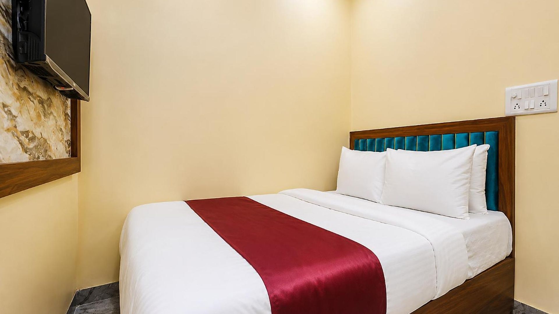 Fabhotel Aai Om Residency Hotel