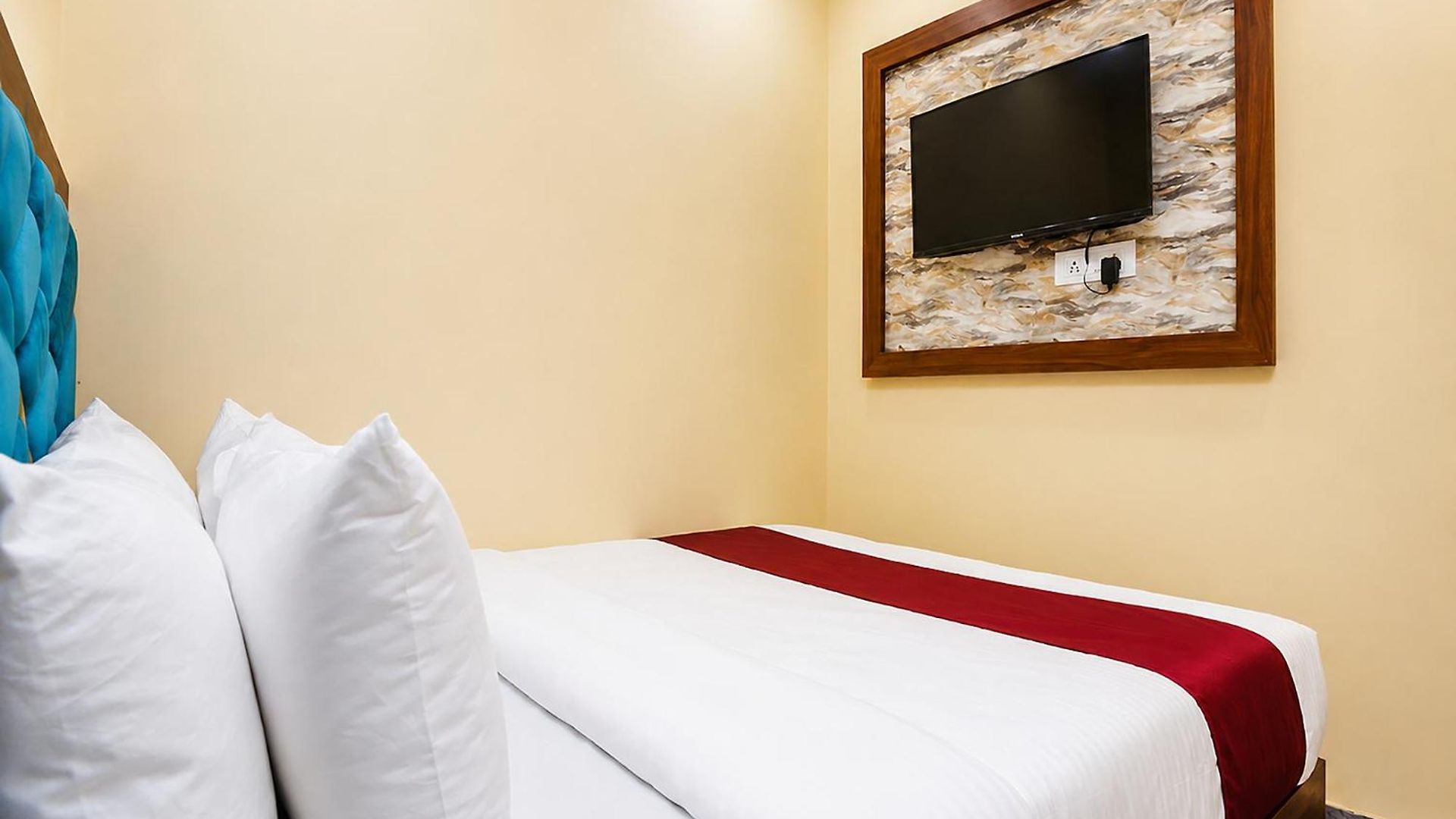 Fabhotel Aai Om Residency *
