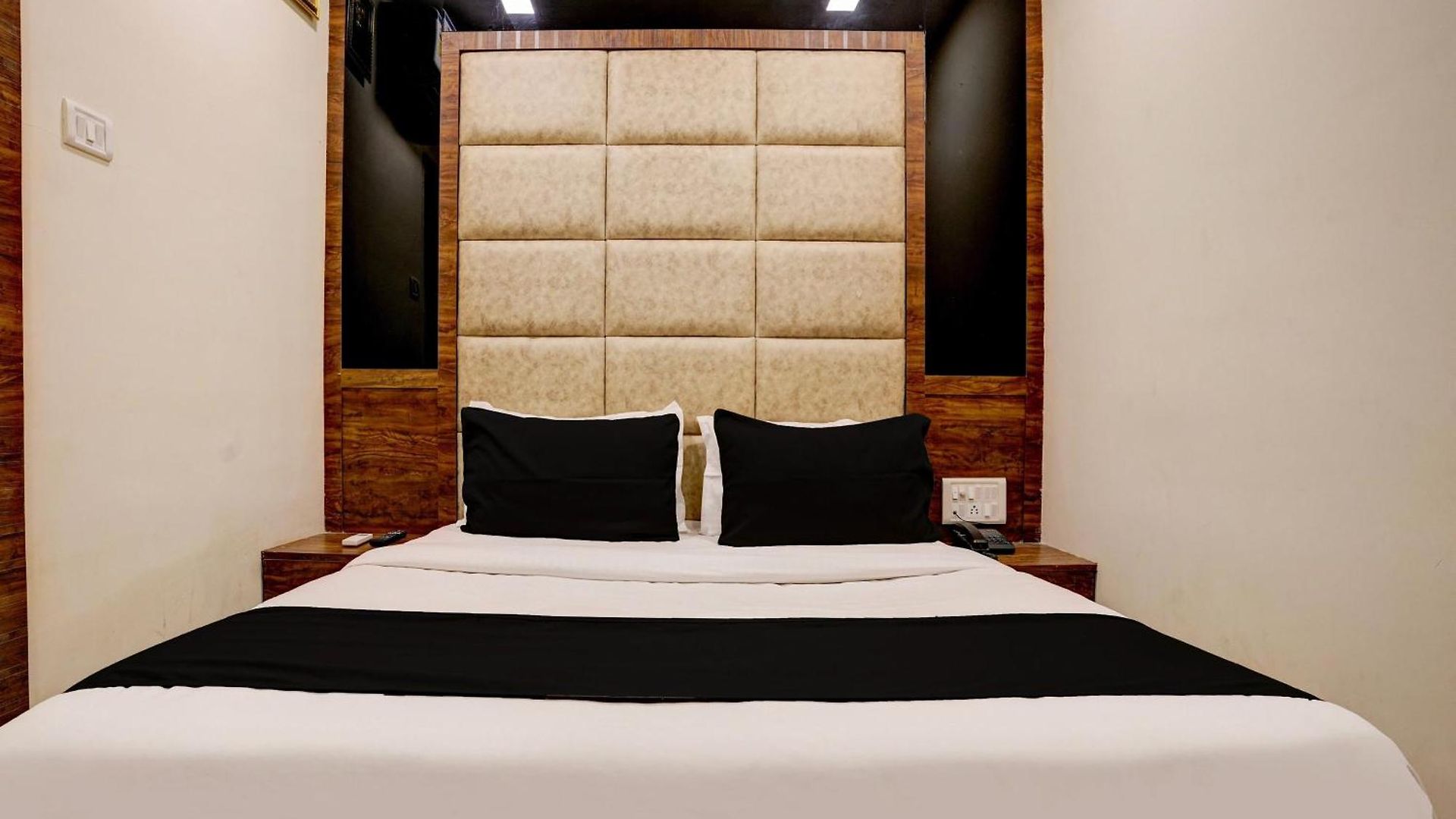 O Ashirwad Hotel
