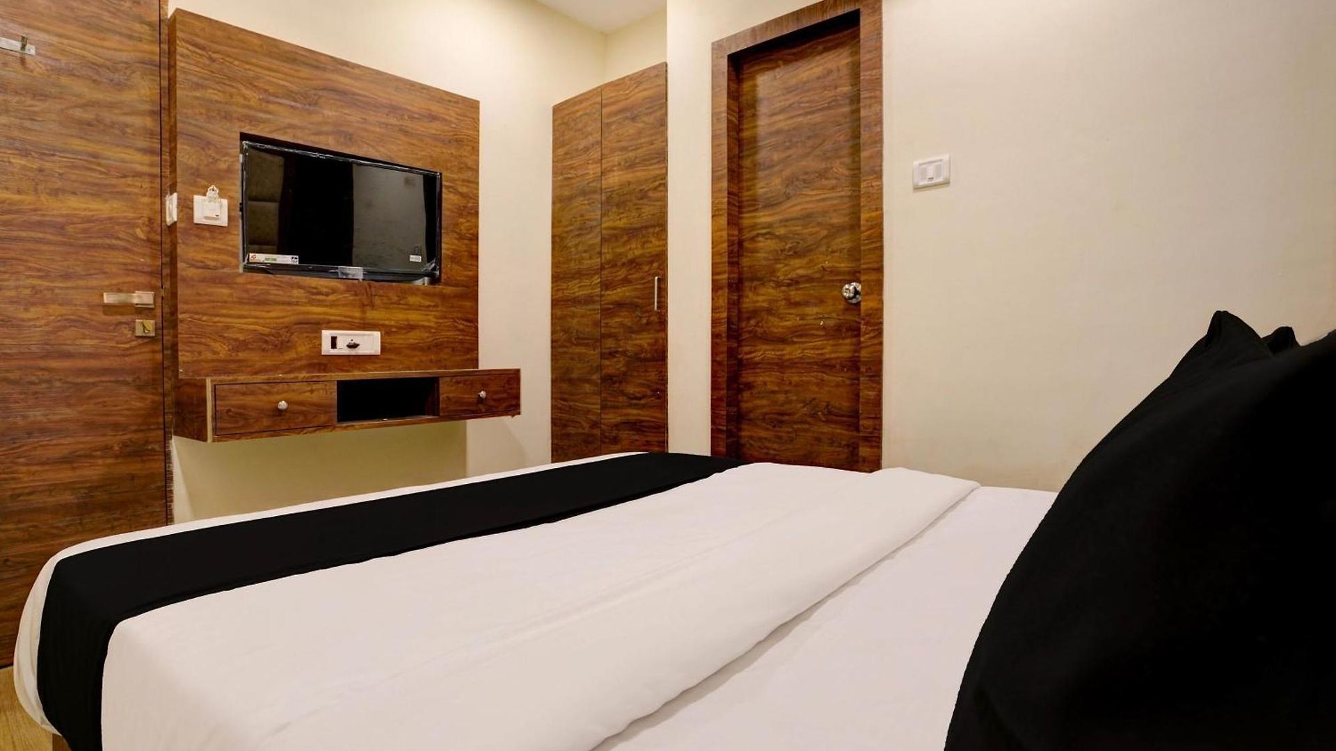 O Ashirwad Hotel