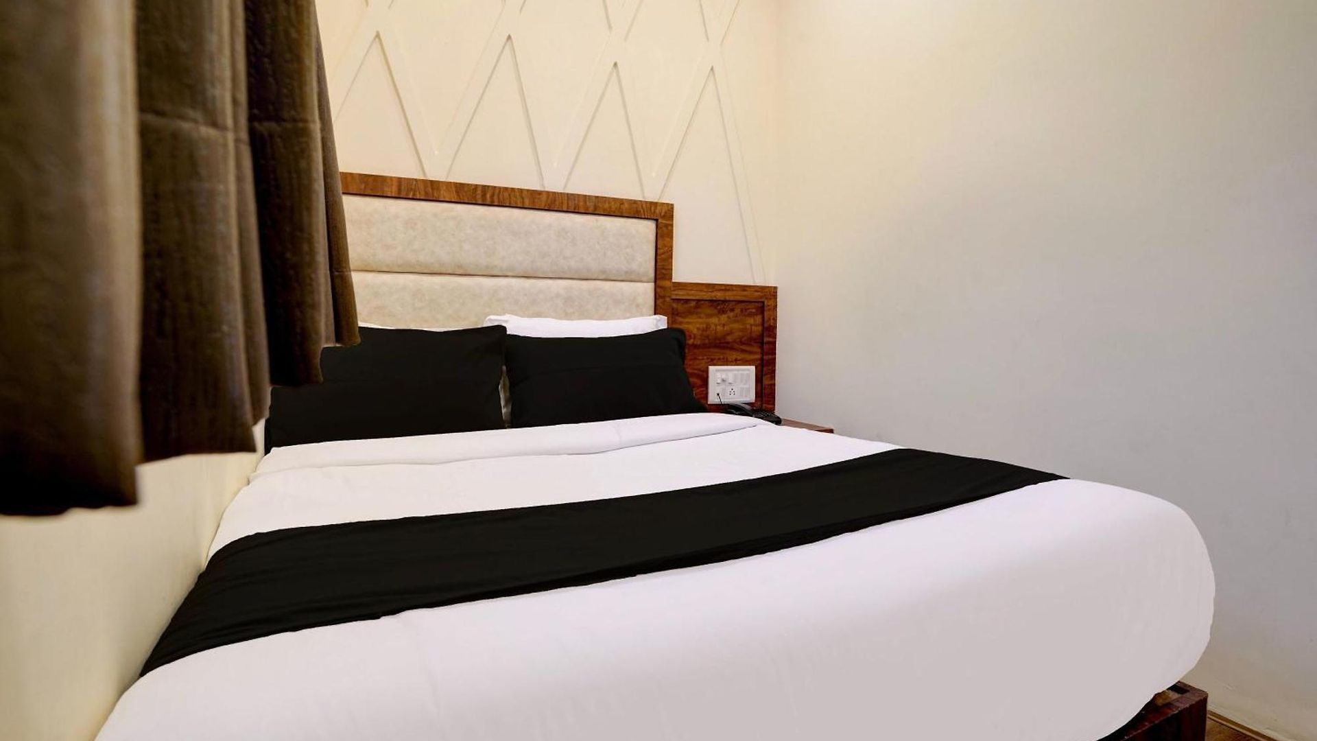 Hotel O Ashirwad