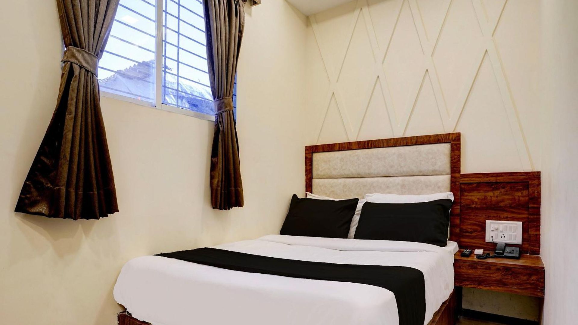 O Ashirwad Hotel 4*