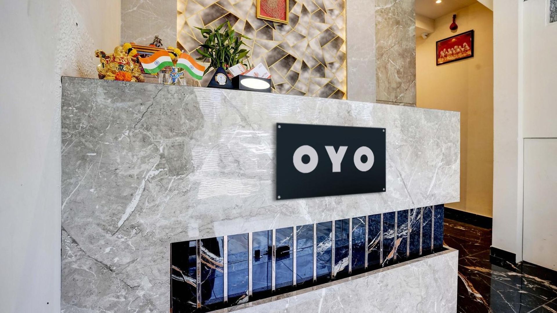 O Ashirwad Hotel