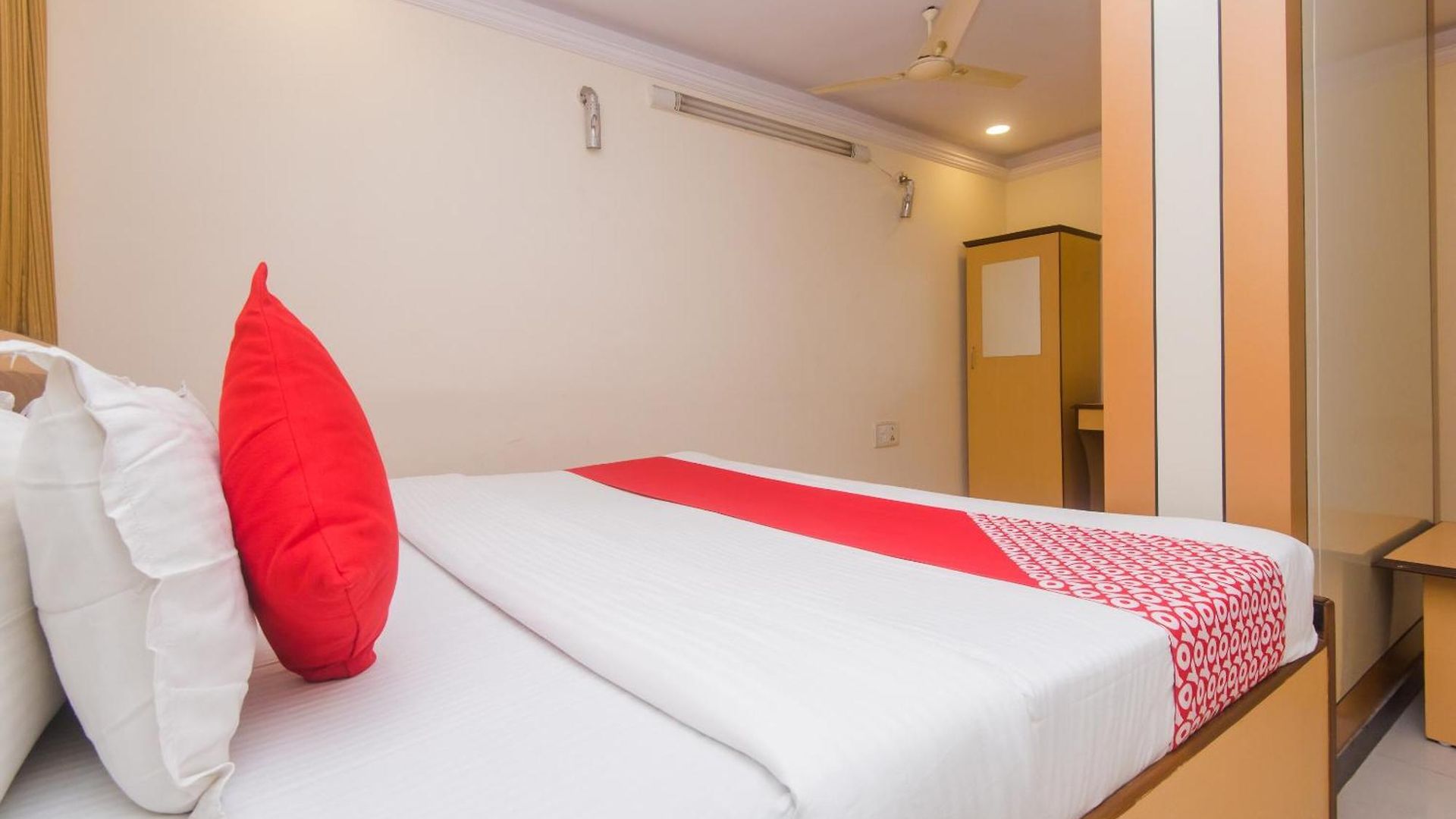 Capital O Orbit Near Infiniti Mall Hotel 3*