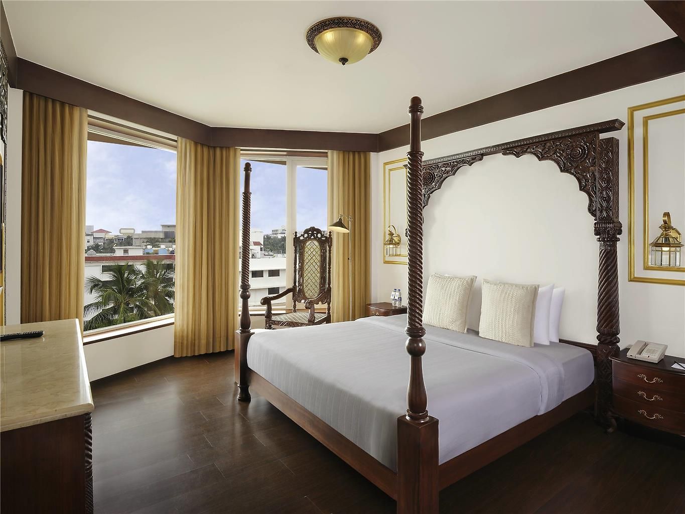 Hotel Novotel Juhu 5*