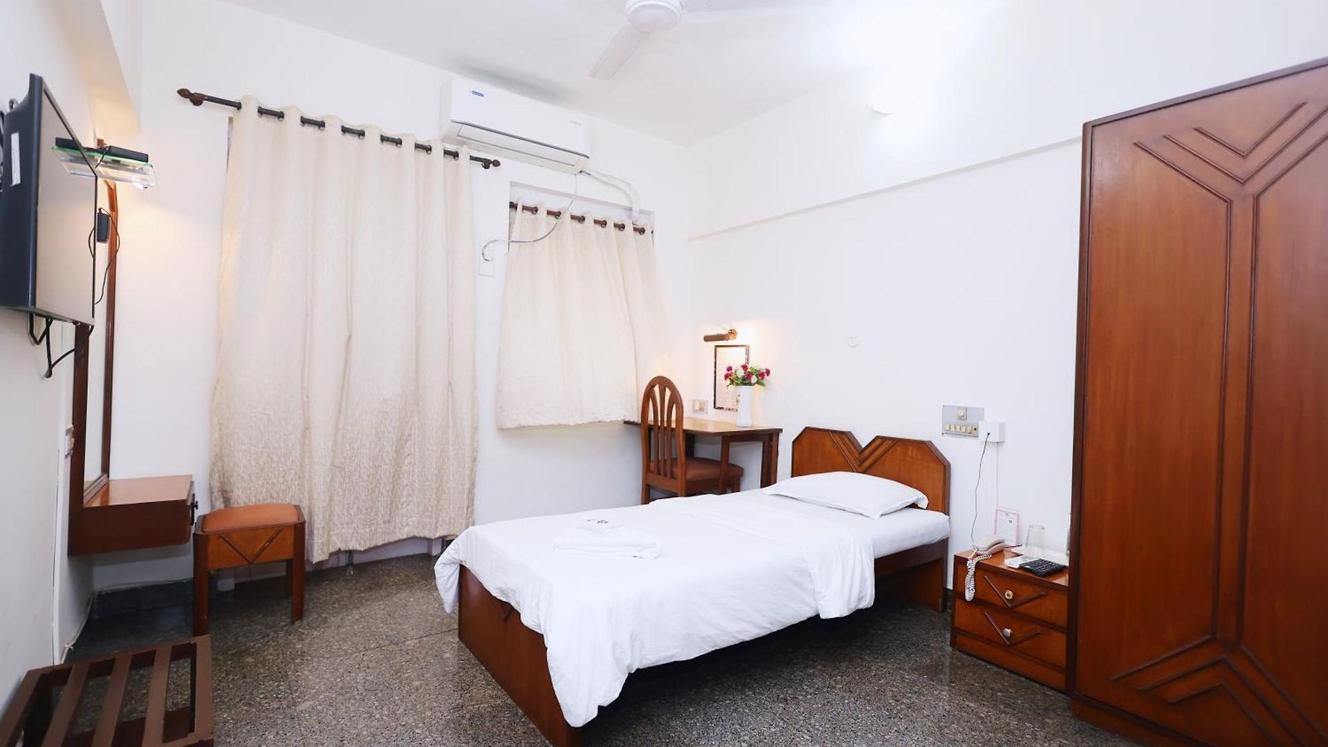 Ywca International Centre 3*
