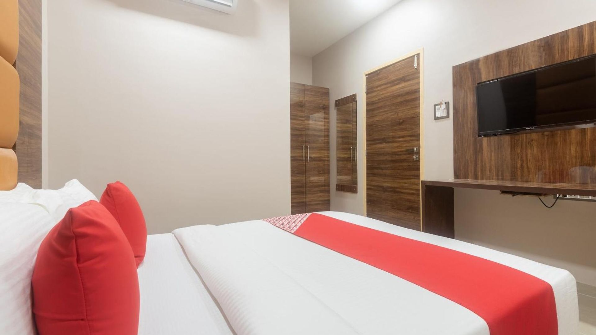Blue Executive Near Chhatrapati Shivaji International Airport