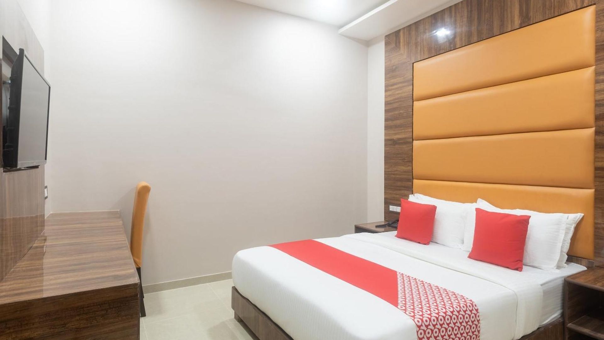 Hotel Blue Executive Near Chhatrapati Shivaji International Airport 3*
