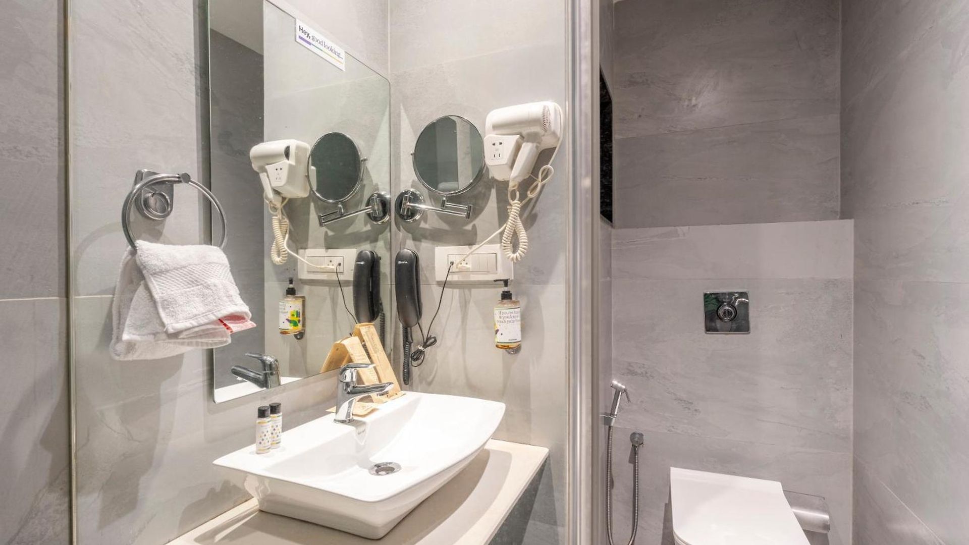 Hotel Treebo Premium Widlor Boutique With Swimming Pool Mumbai