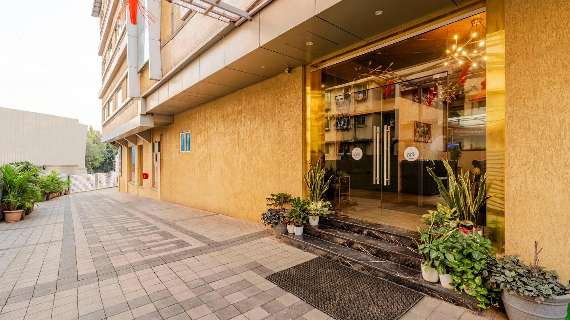 Hotel Treebo Premium Widlor Boutique With Swimming Pool 4*