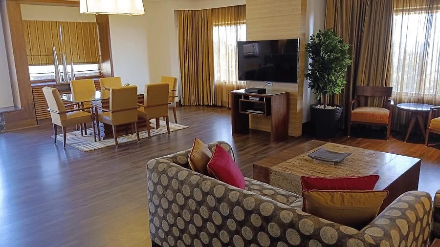 The Retreat & Convention Centre Hotel Mumbai