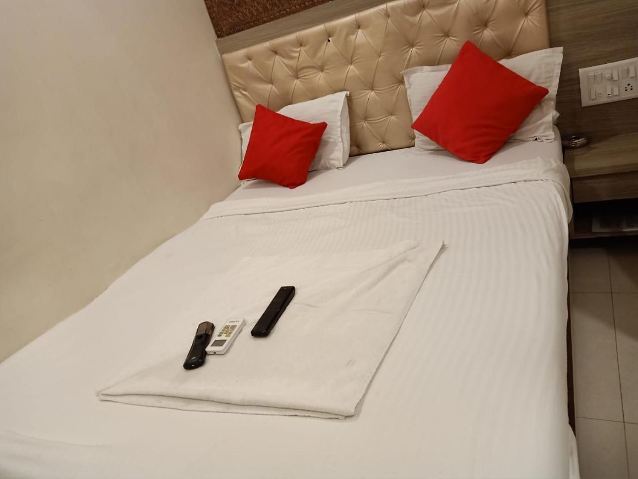 Time Gold Near Domestics Airport Guest house Mumbai