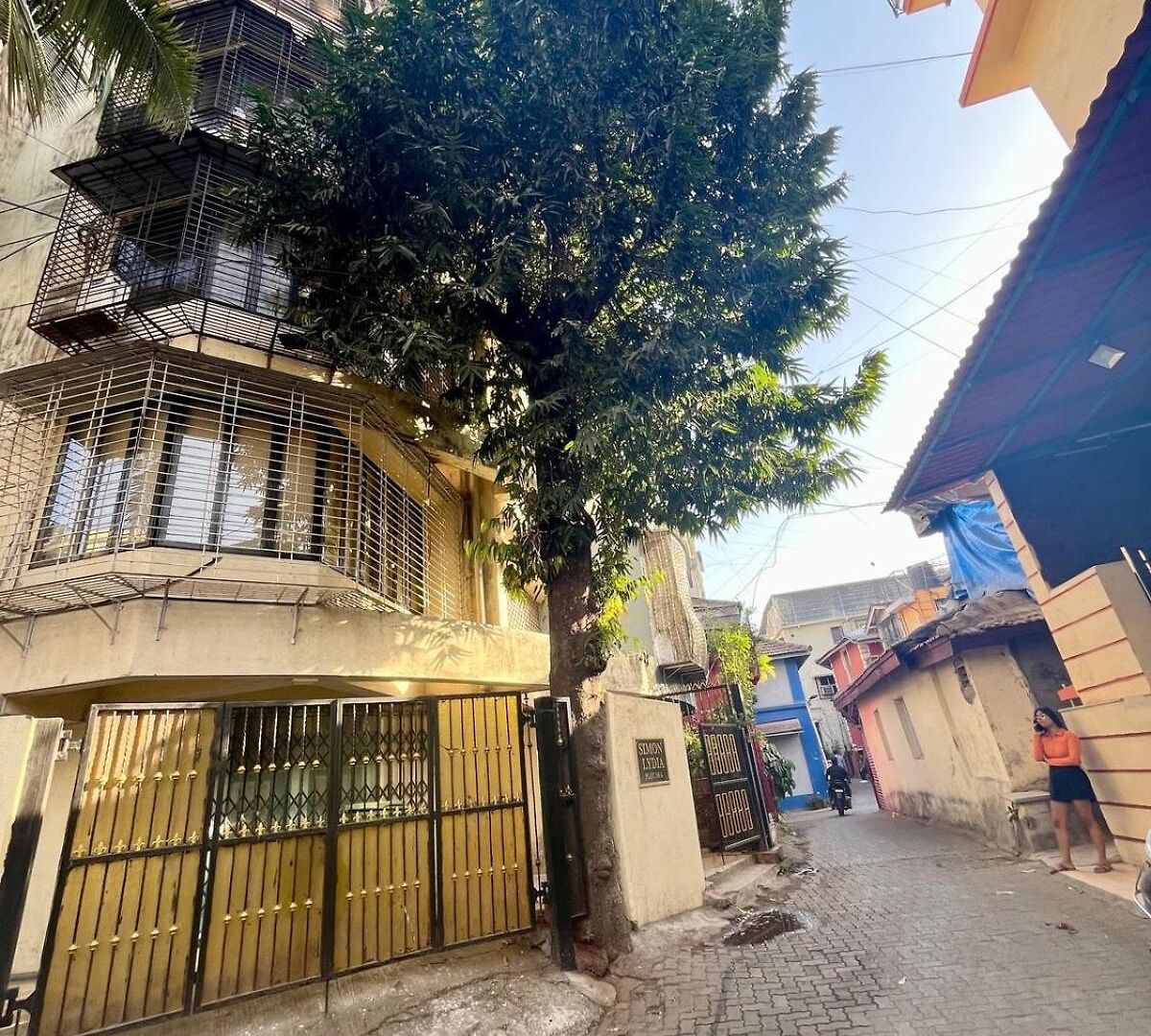 Connekthomes - Simon Lydia A Sunlit Charm In Bandra, Pali Village Apartment Mumbai