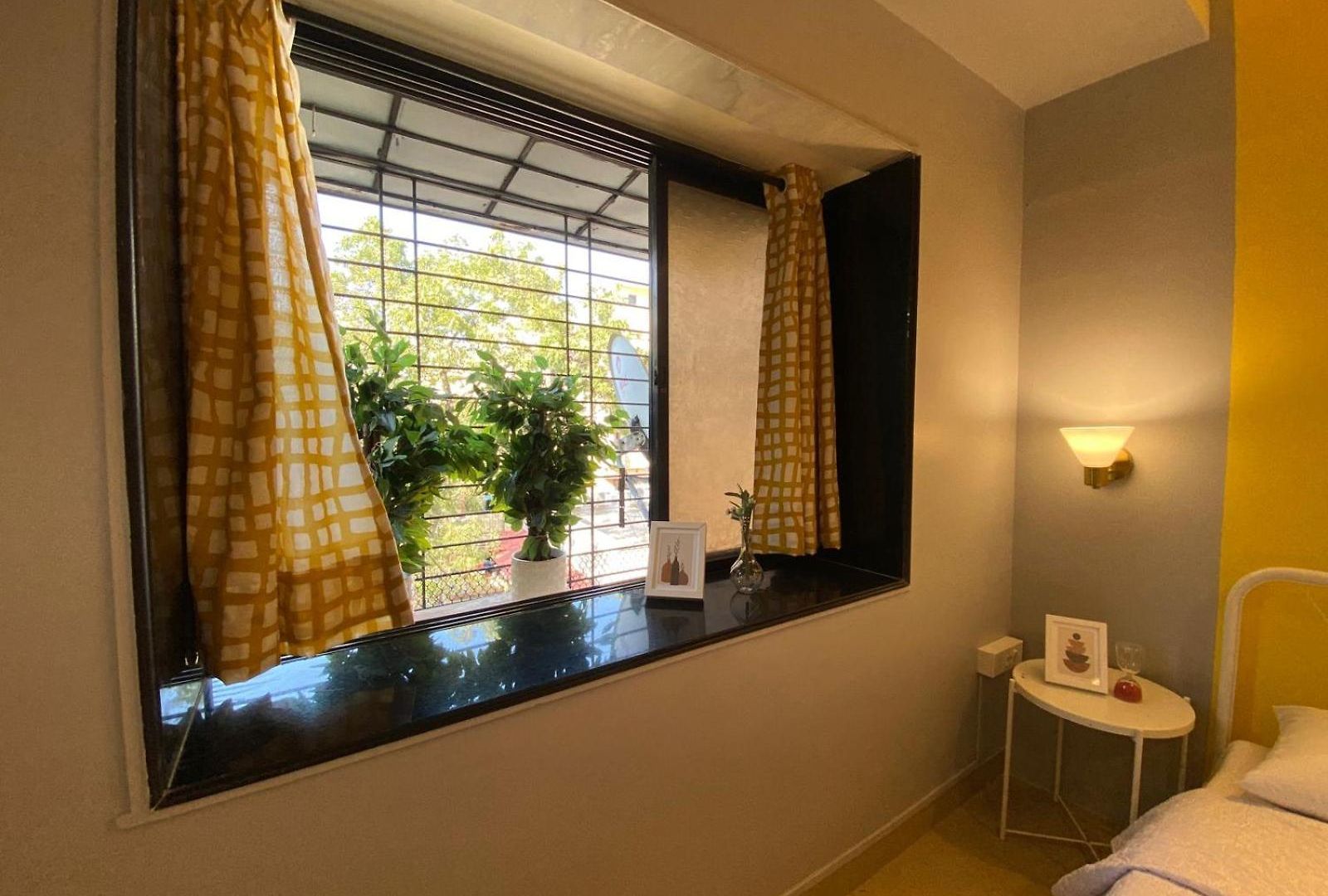 Apartment Connekthomes - Simon Lydia A Sunlit Charm In Bandra, Pali Village *