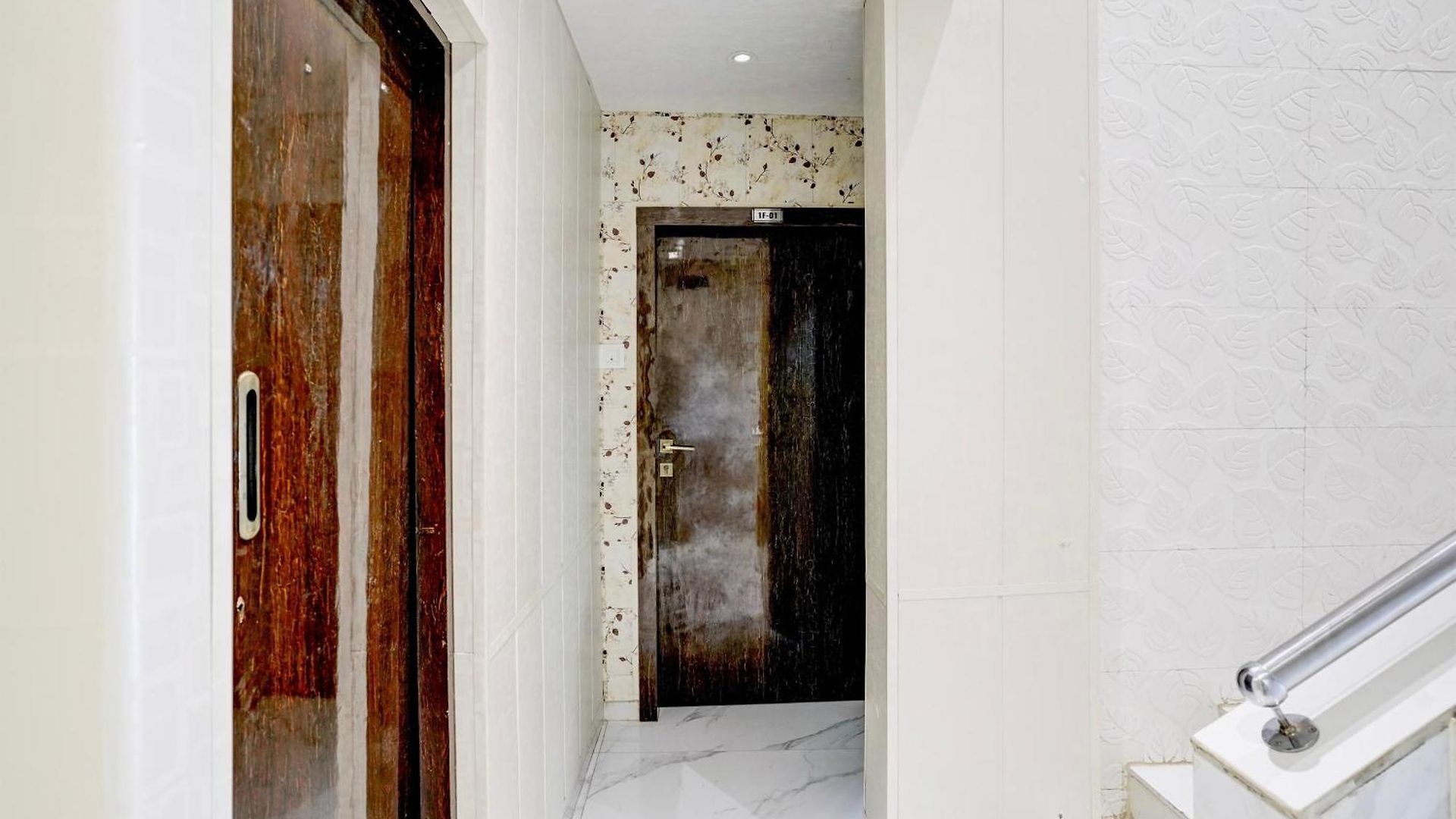 Hotel Fabhotel Hans Residency