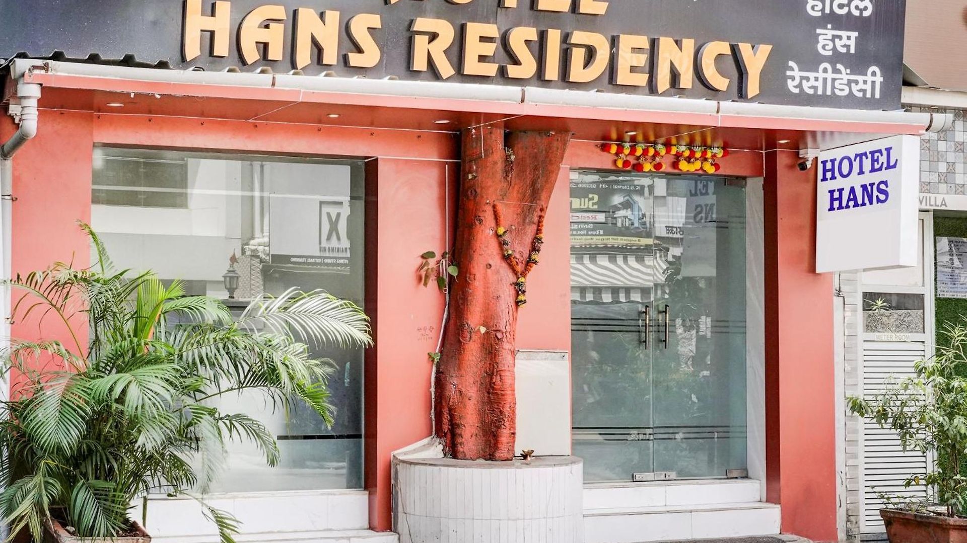 Hotel Fabhotel Hans Residency